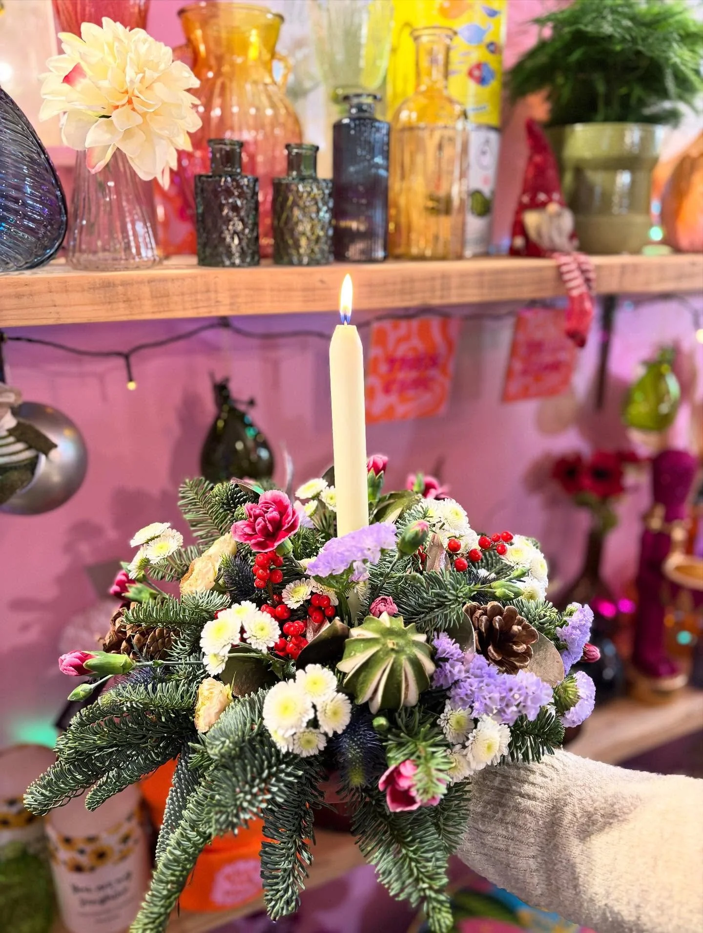 FLEURS 4 YA TABLE! ✨

With LESS THAN ONE WEEK TO GO until the main event&hellip;. Let&rsquo;s talk table flowers. Because everyone&rsquo;s festive table deserves a little something PURDY to look at whilst you&rsquo;re chomping down your Xmas feast! ?