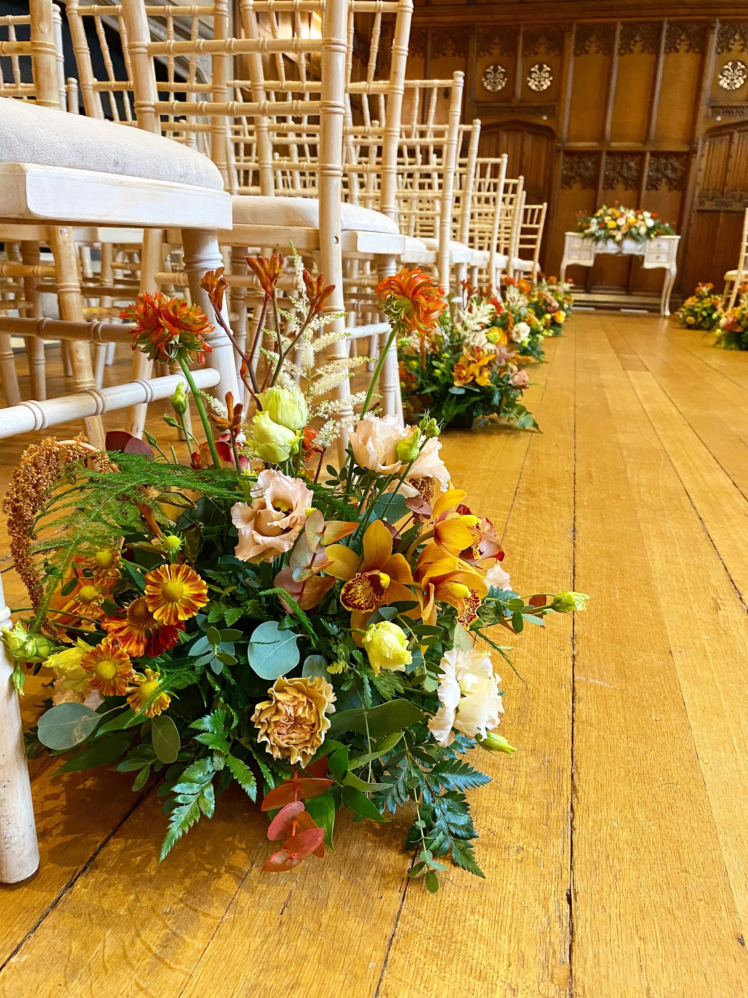 AISLE 2 TABLE ~ MEADOW MOUNDS! 🌿✨

These still remain a firm favourite in my books for styling your wedding - they have a gorgeous impact dressing along the aisle and transfer seamlessly to super pretty table centres! 😍 
This means they are budget 