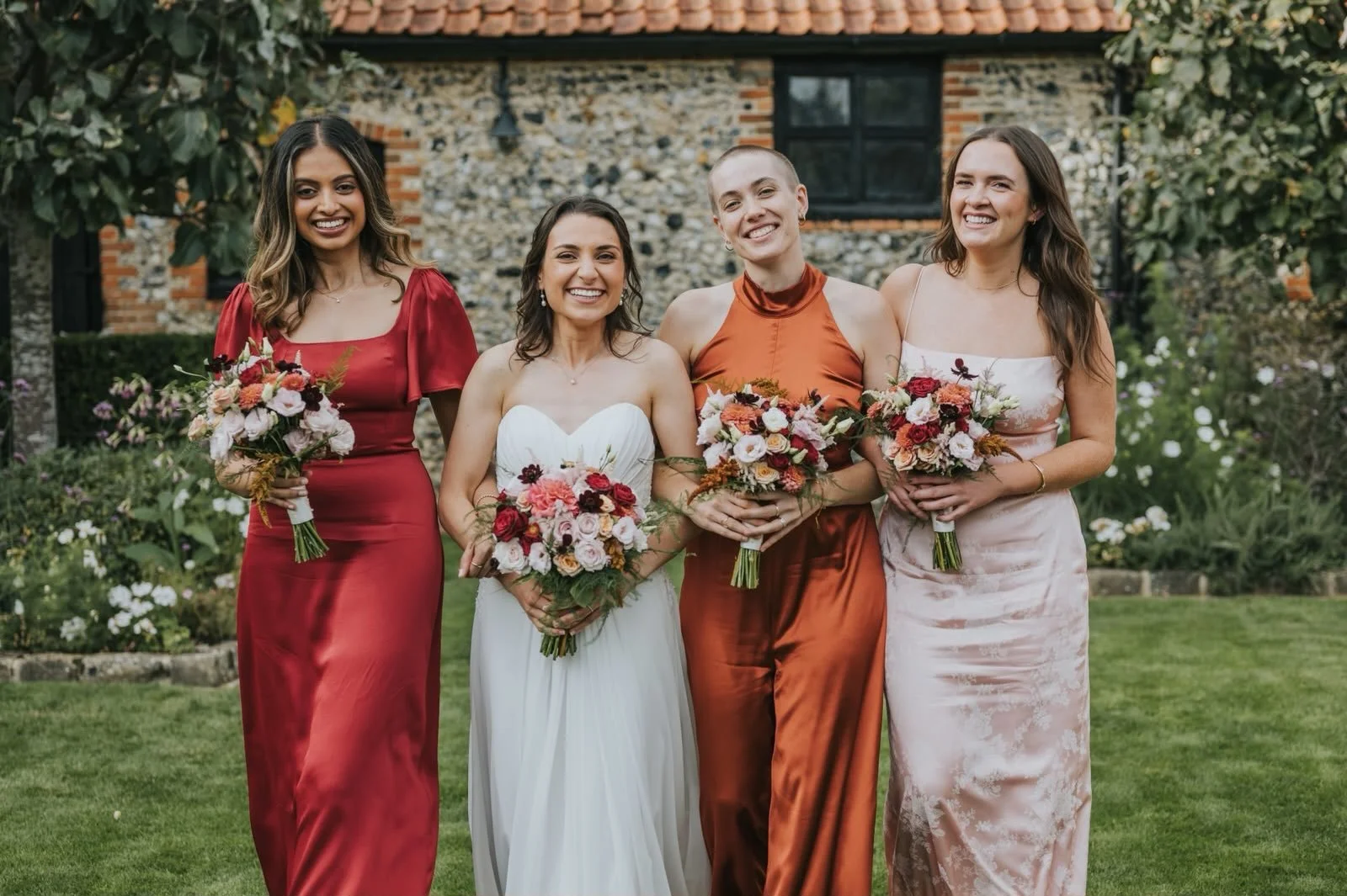 Autumn colours have my 🧡

Talin and her &lsquo;maids showing us why Autumn really is such a wonderful time of year to get married - matching those gorgeous seasonal tones of the bridesmaid&rsquo;s dresses with lots of glorious flowers in the same pa