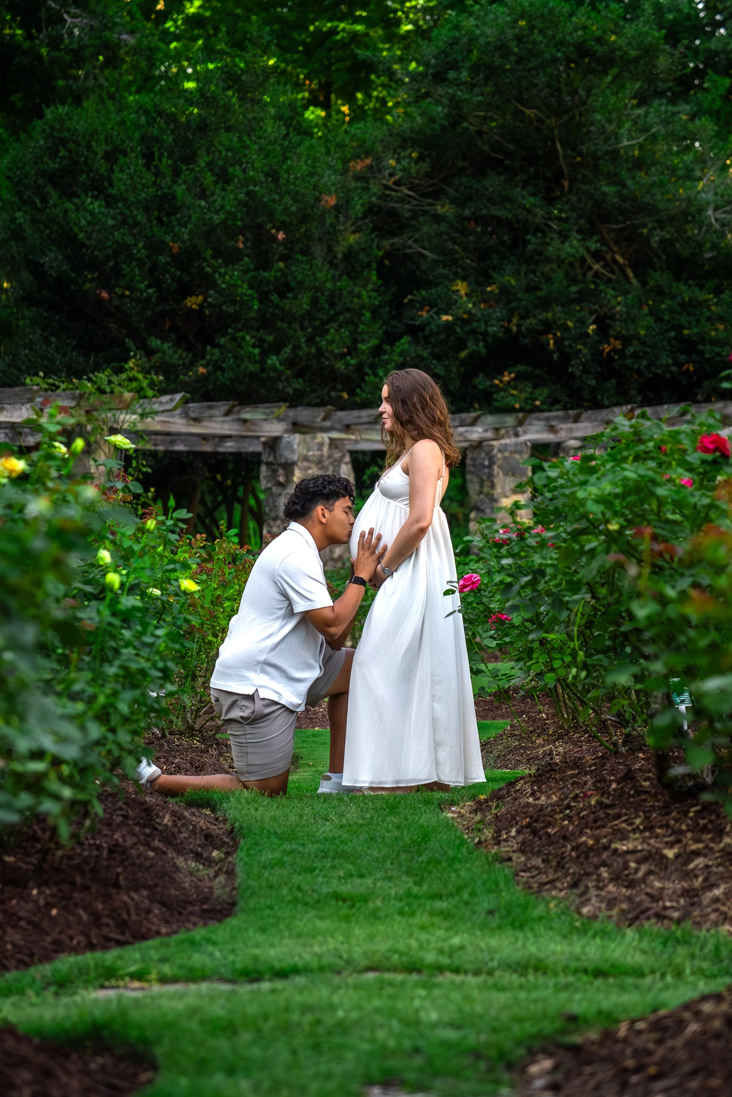 raleigh-rose-garden-raleigh-nc-maternity-session-kneeling-pose.jpg