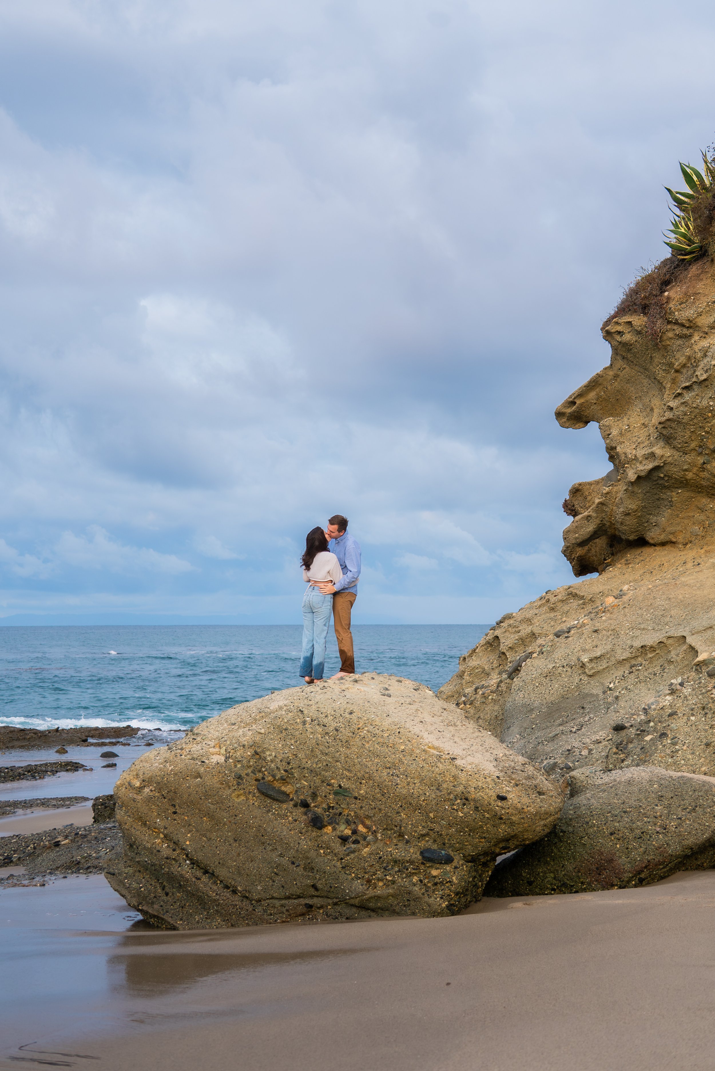 laguna-beach-couples-photographer-coastal-overlook.jpg