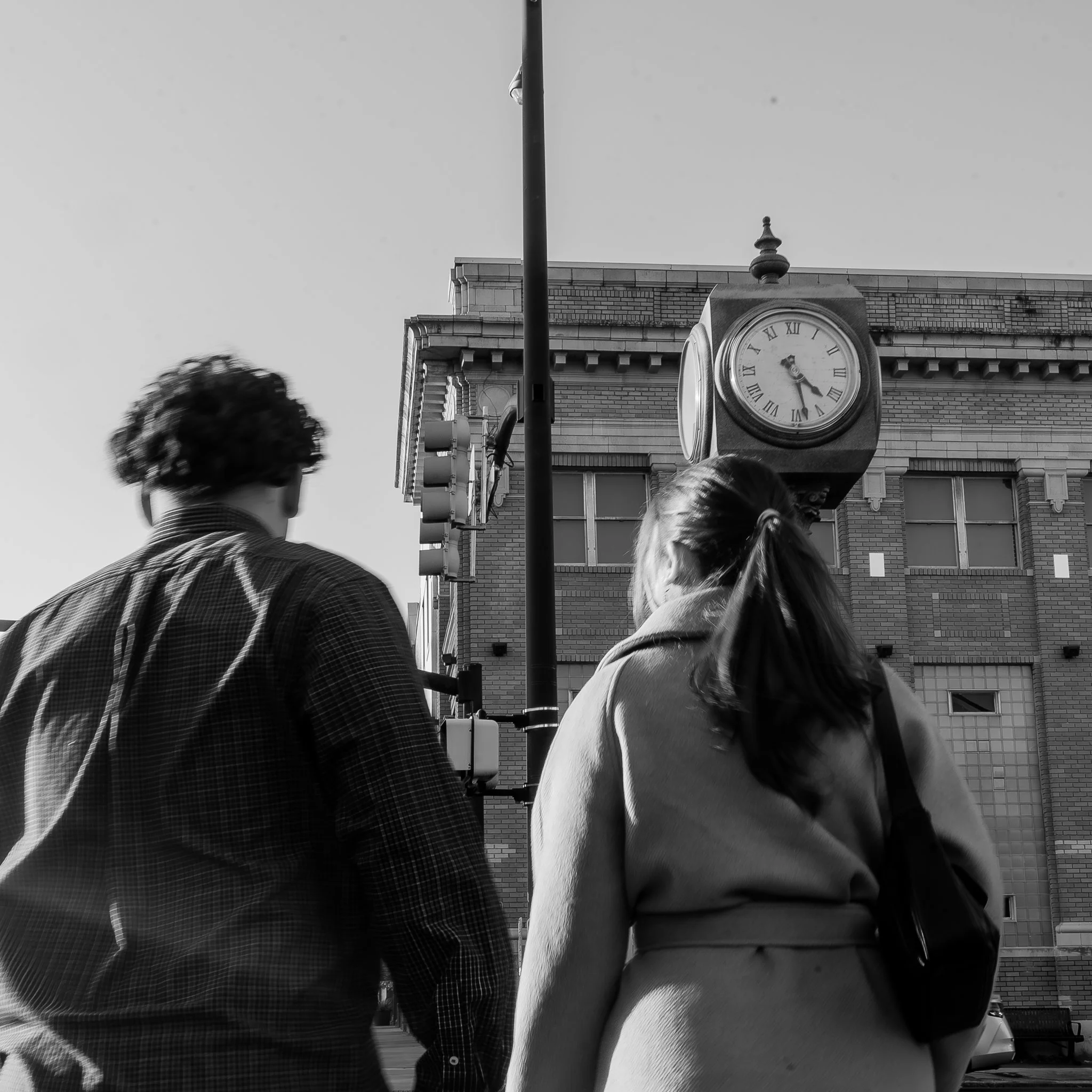 downtown-smithfield-nc-engagement-session-black-and-white-town-clock.jpg
