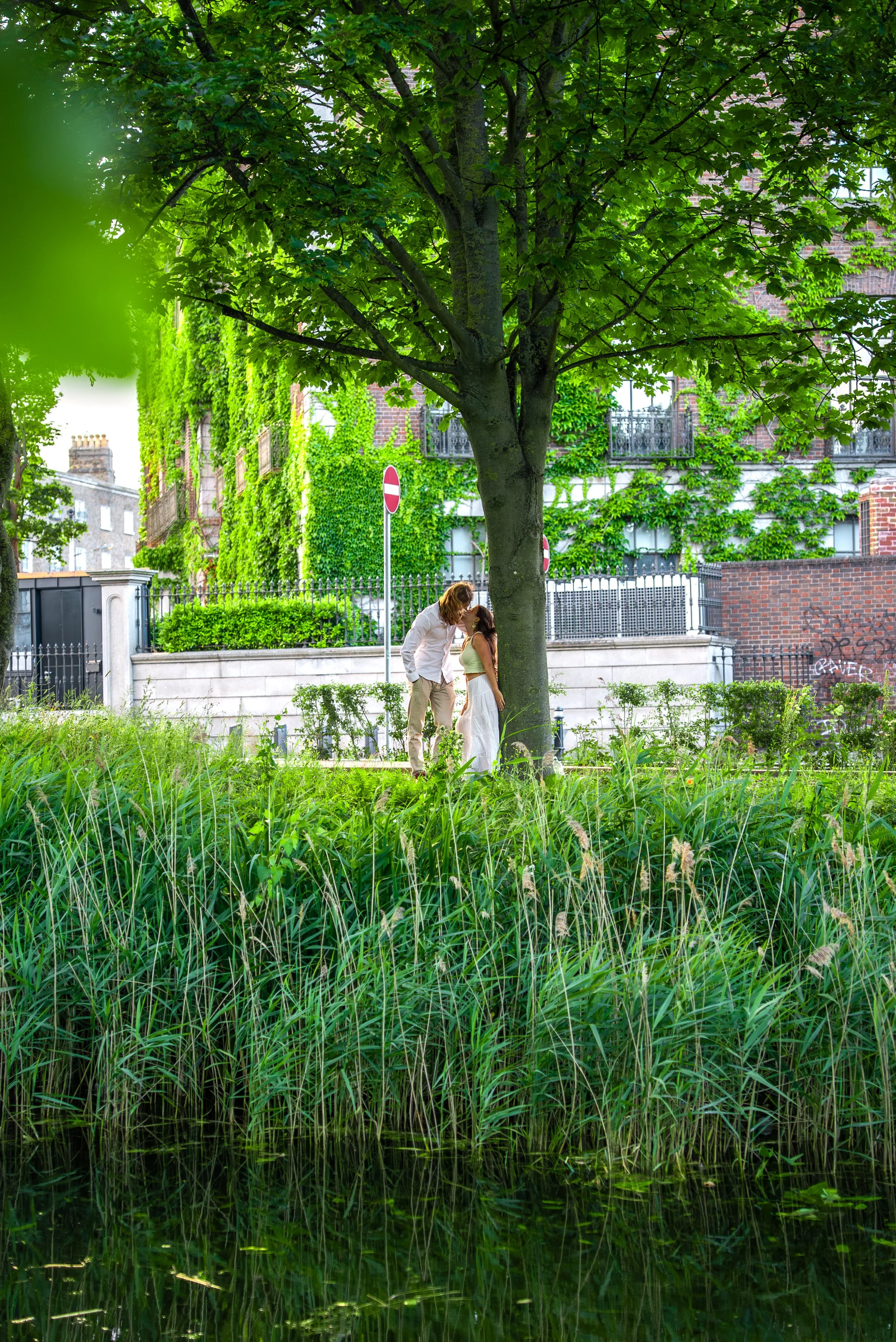 dublin-ireland-couples-photographer-city-garden-session.jpg