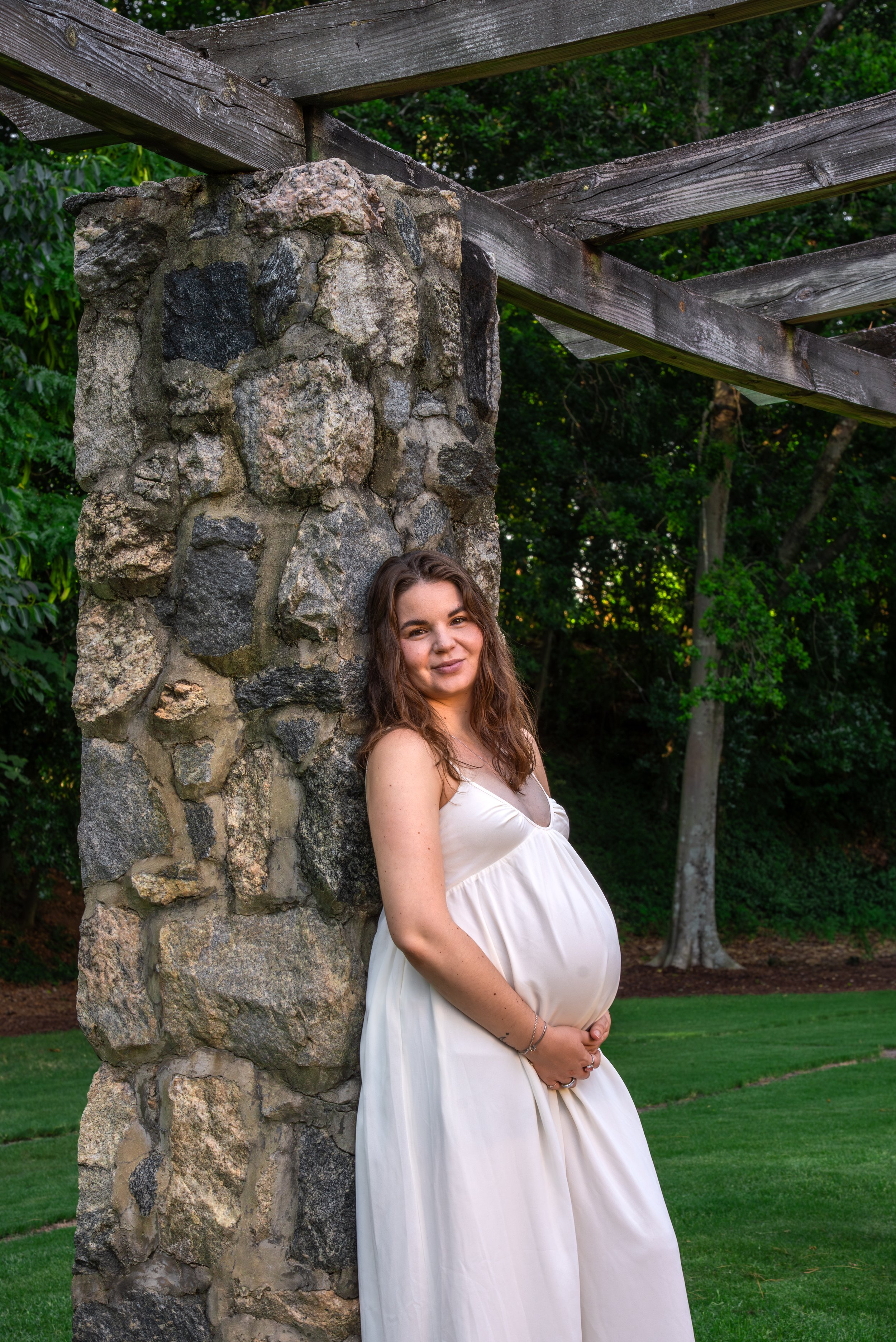 raleigh-rose-garden-raleigh-nc-maternity-session-stone-wall-portrait.jpg