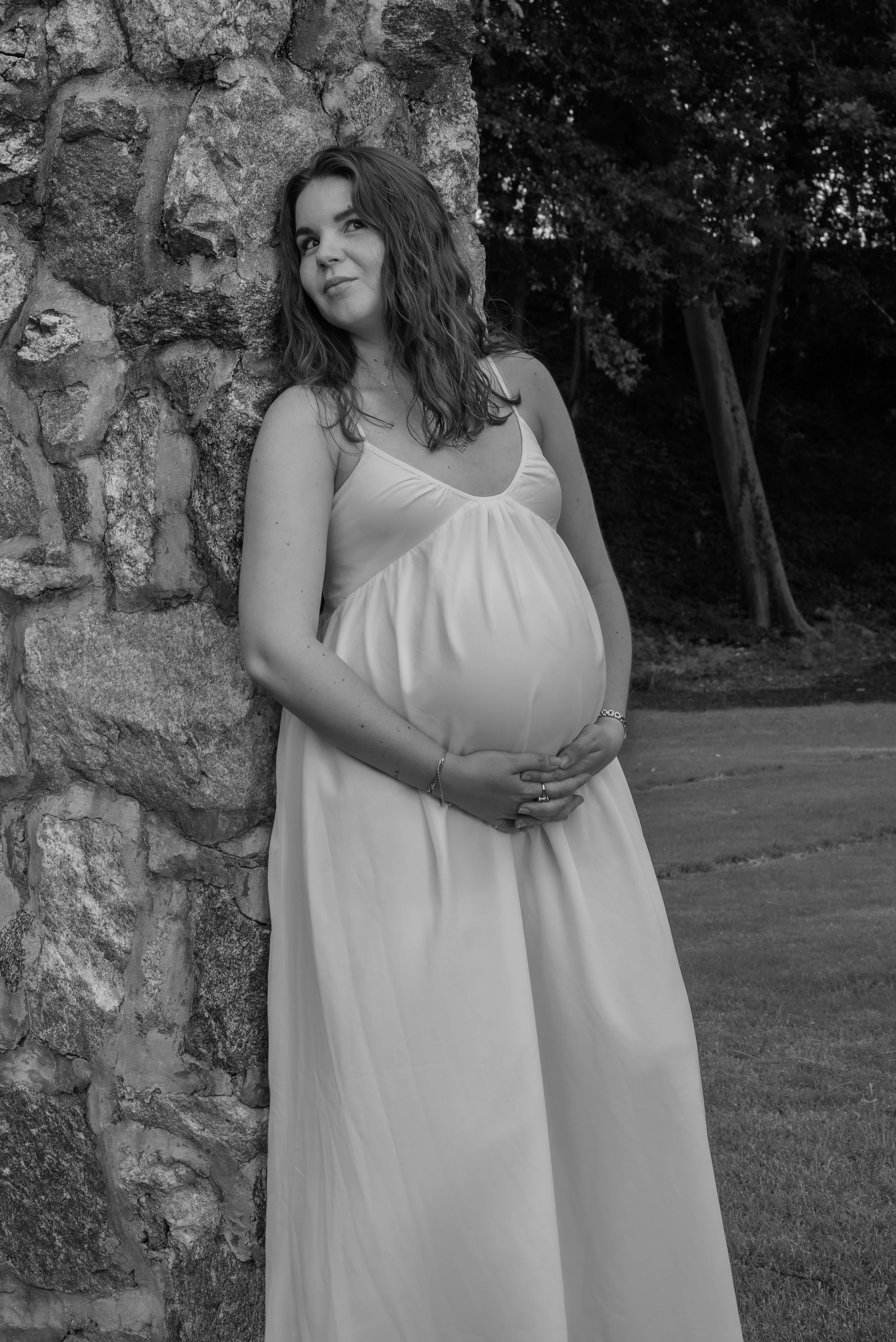 raleigh-rose-garden-raleigh-nc-maternity-session-black-and-white-stone-wall.jpg