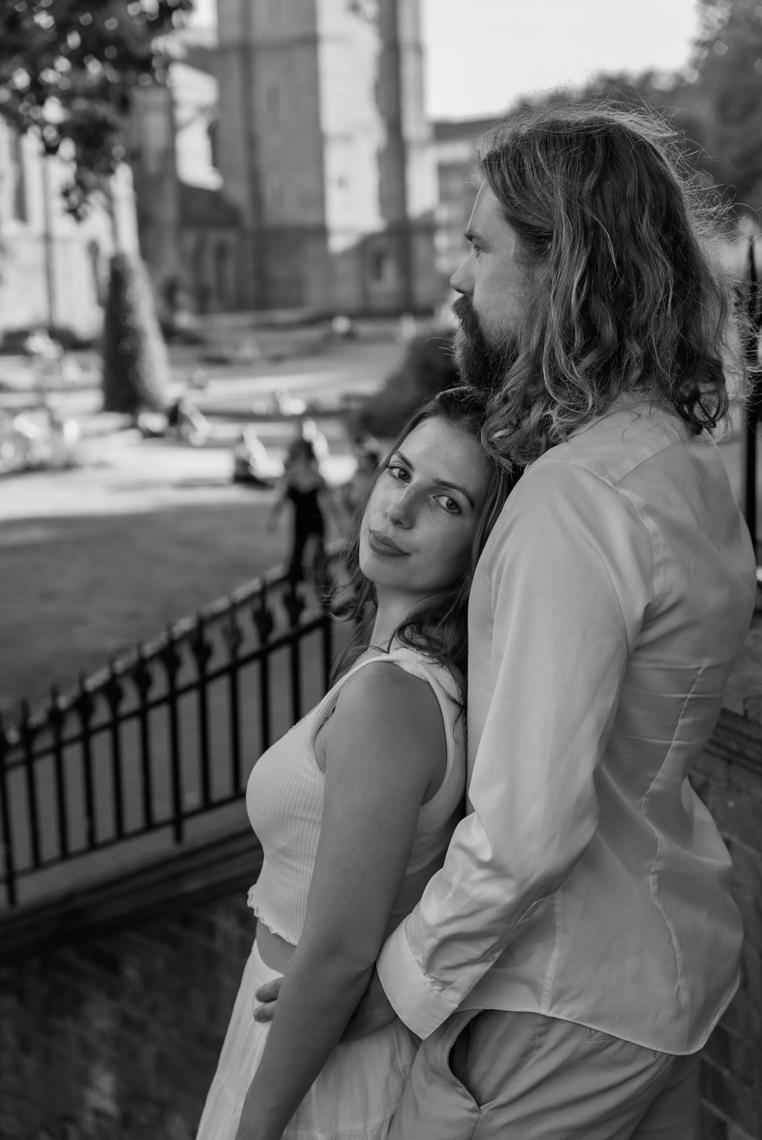 dublin-ireland-couples-photographer-black-and-white-cathedral-embrace.jpg