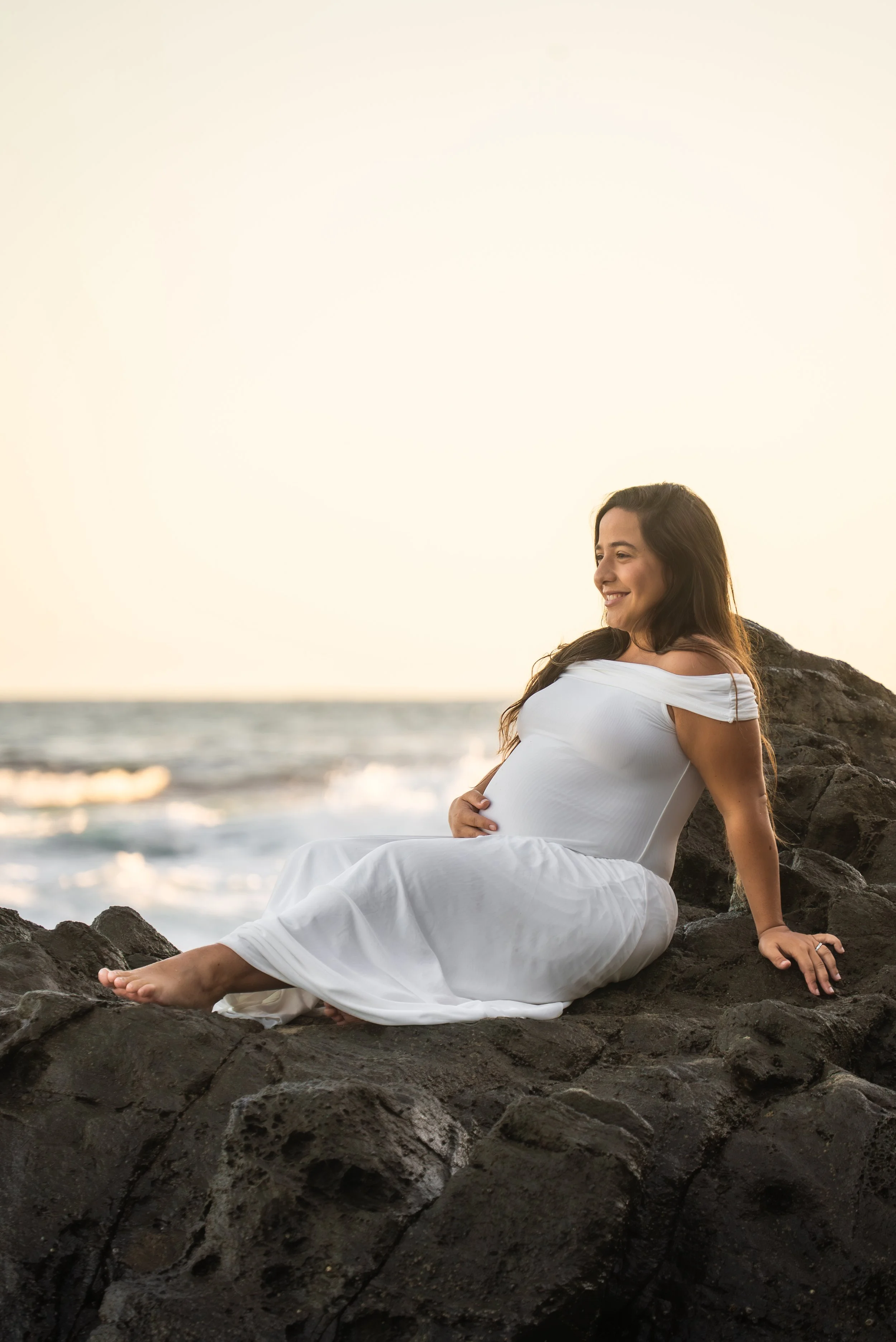 crescent-bay-beach-laguna-beach-ca-maternity-session-golden-hour-rocks.jpg