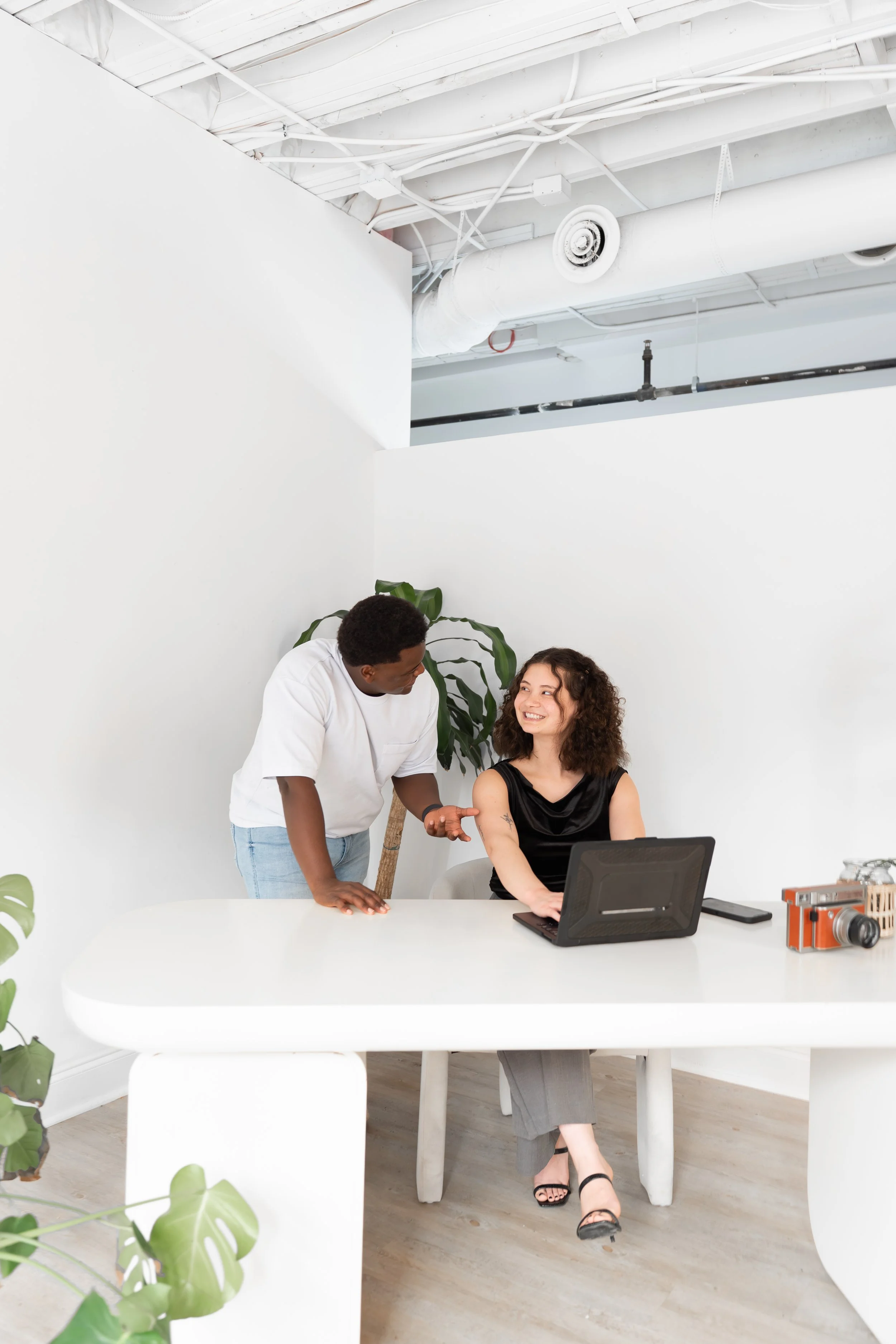 From Bookings to Blog Posts: How a VA Can Manage Your Photography Workflow