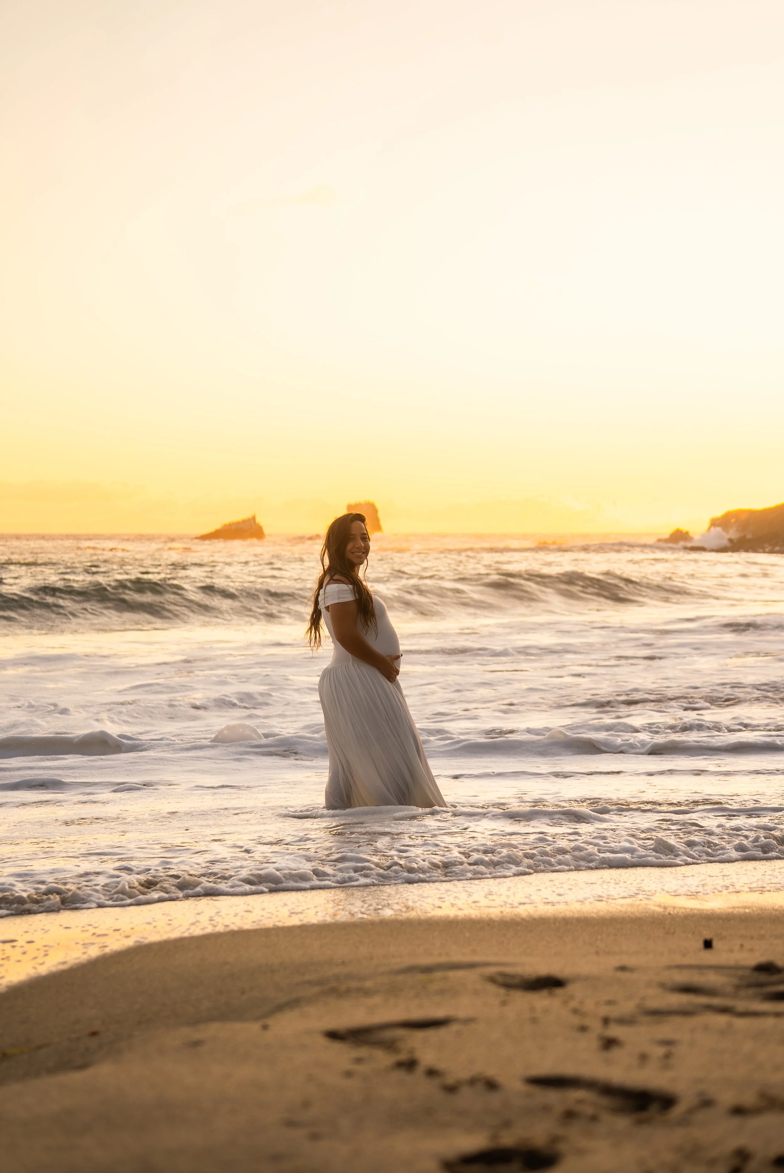 crescent-bay-beach-laguna-beach-ca-maternity-session-waterline-silhouette.jpg