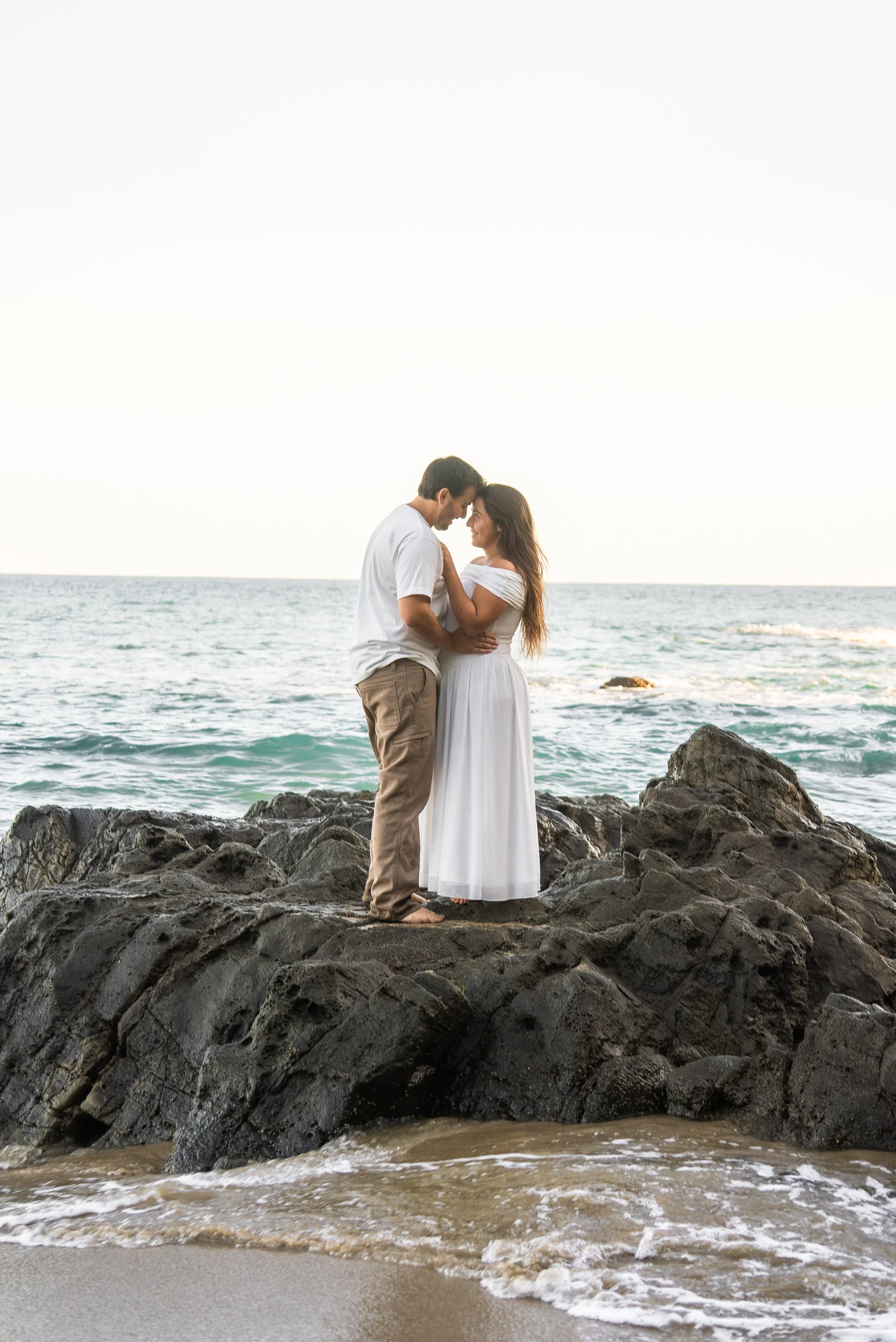 crescent-bay-beach-laguna-beach-ca-maternity-session-ocean-kiss.jpg