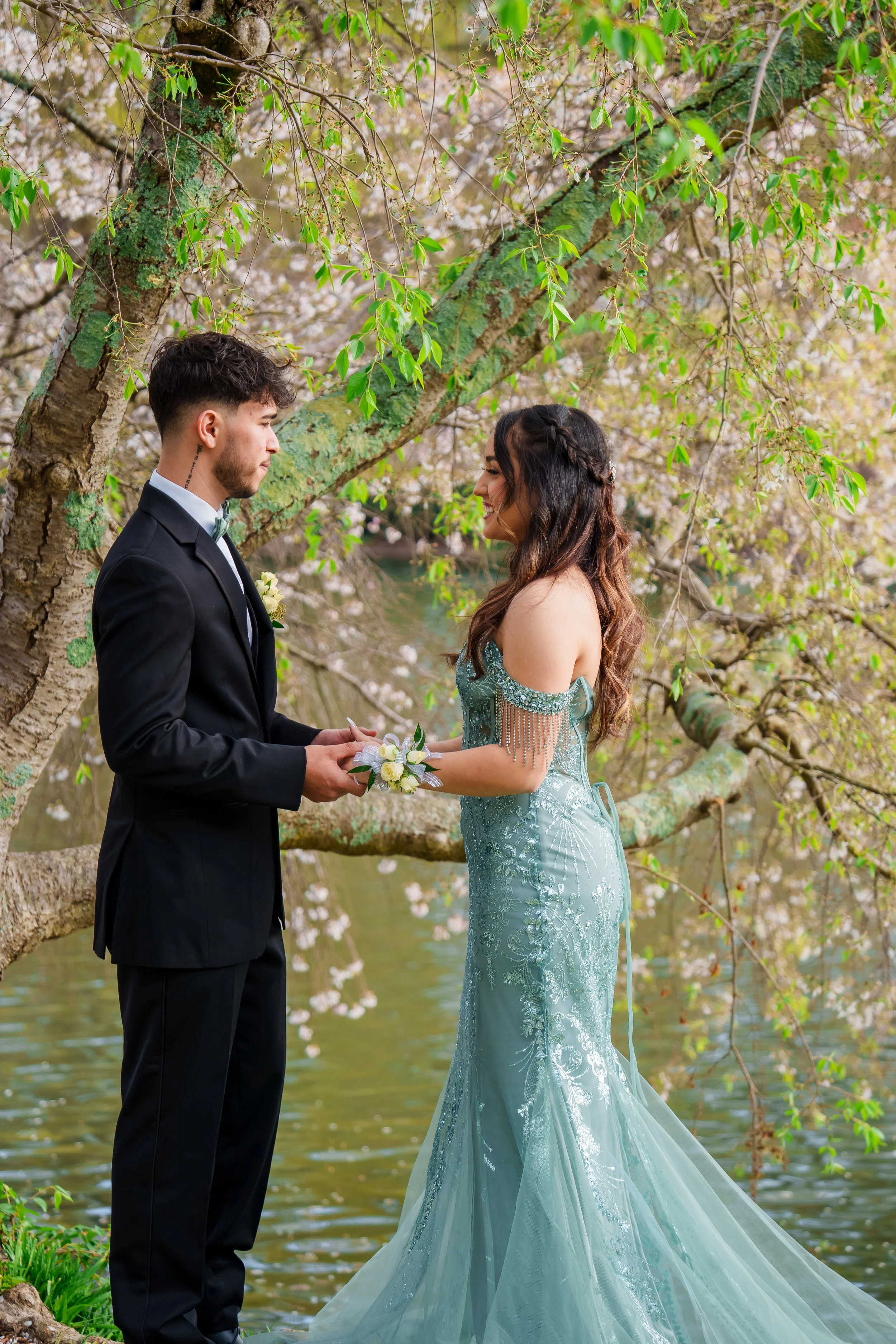 pullen-park-raleigh-nc-prom-photography-hand-hold-kzk-visuals.jpg