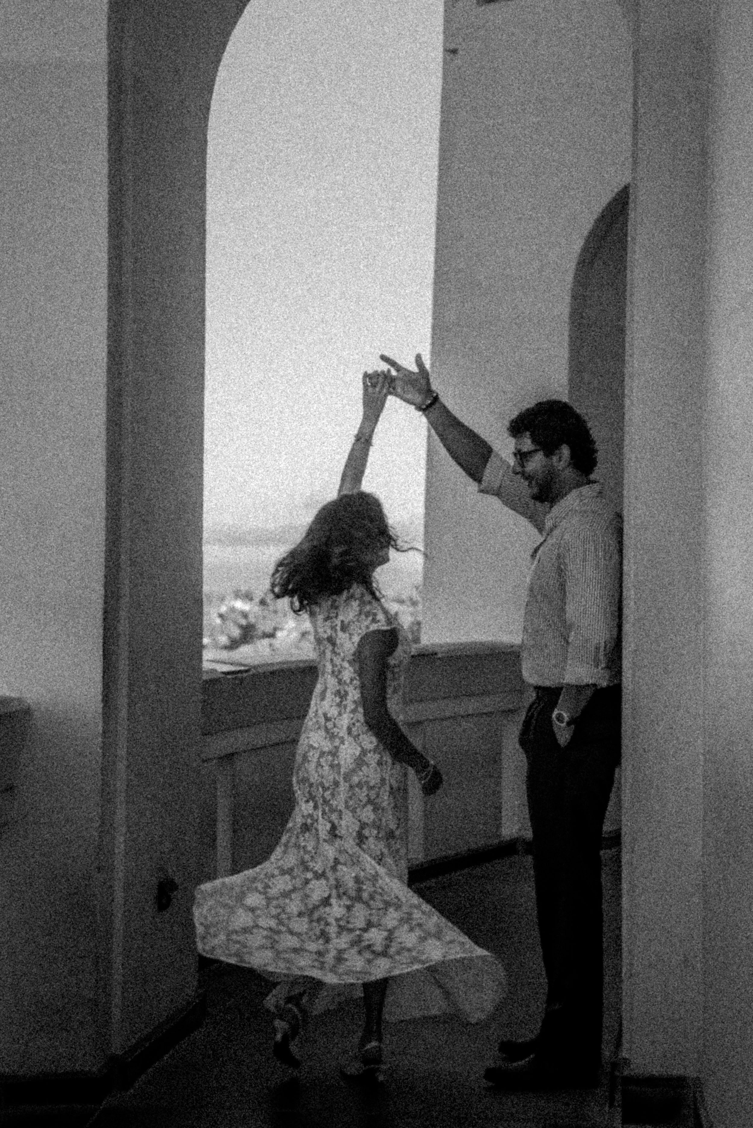 griffith-observatory-los-angeles-couples-session-black-and-white-twirl.jpg