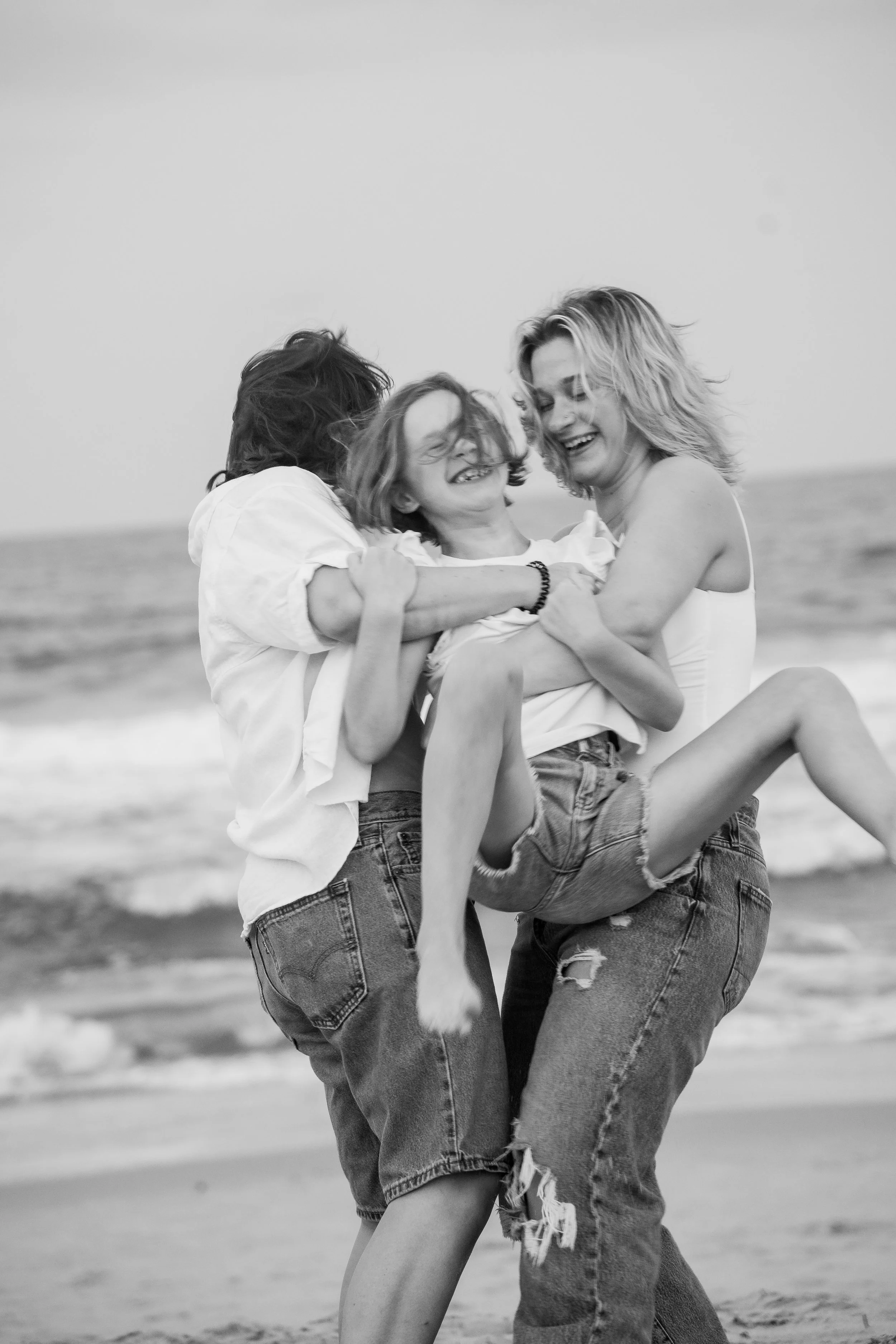 carolina-beach-family-photographer-sisters.jpg