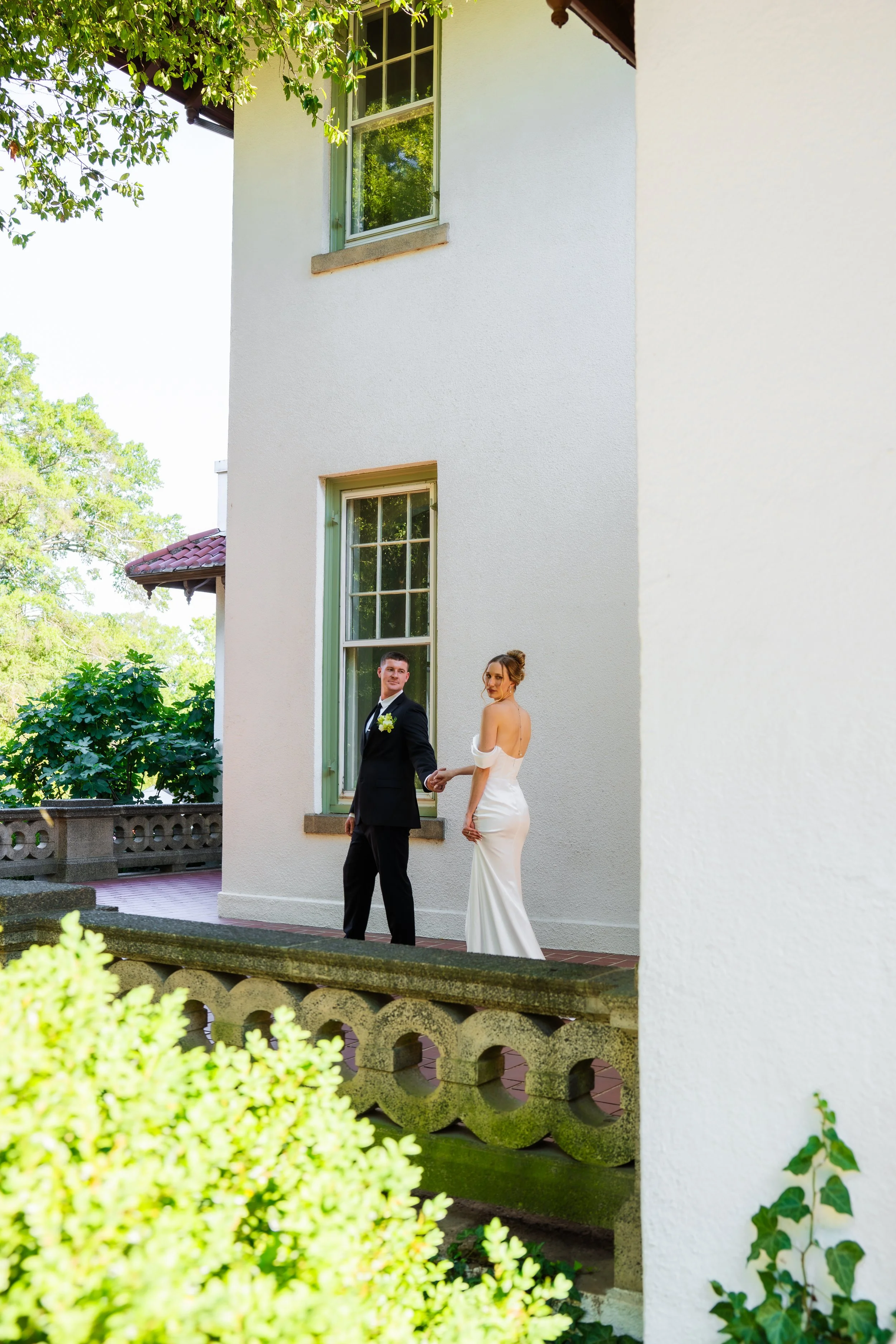 hill-house-durham-nc-wedding-courtyard-portrait.jpg