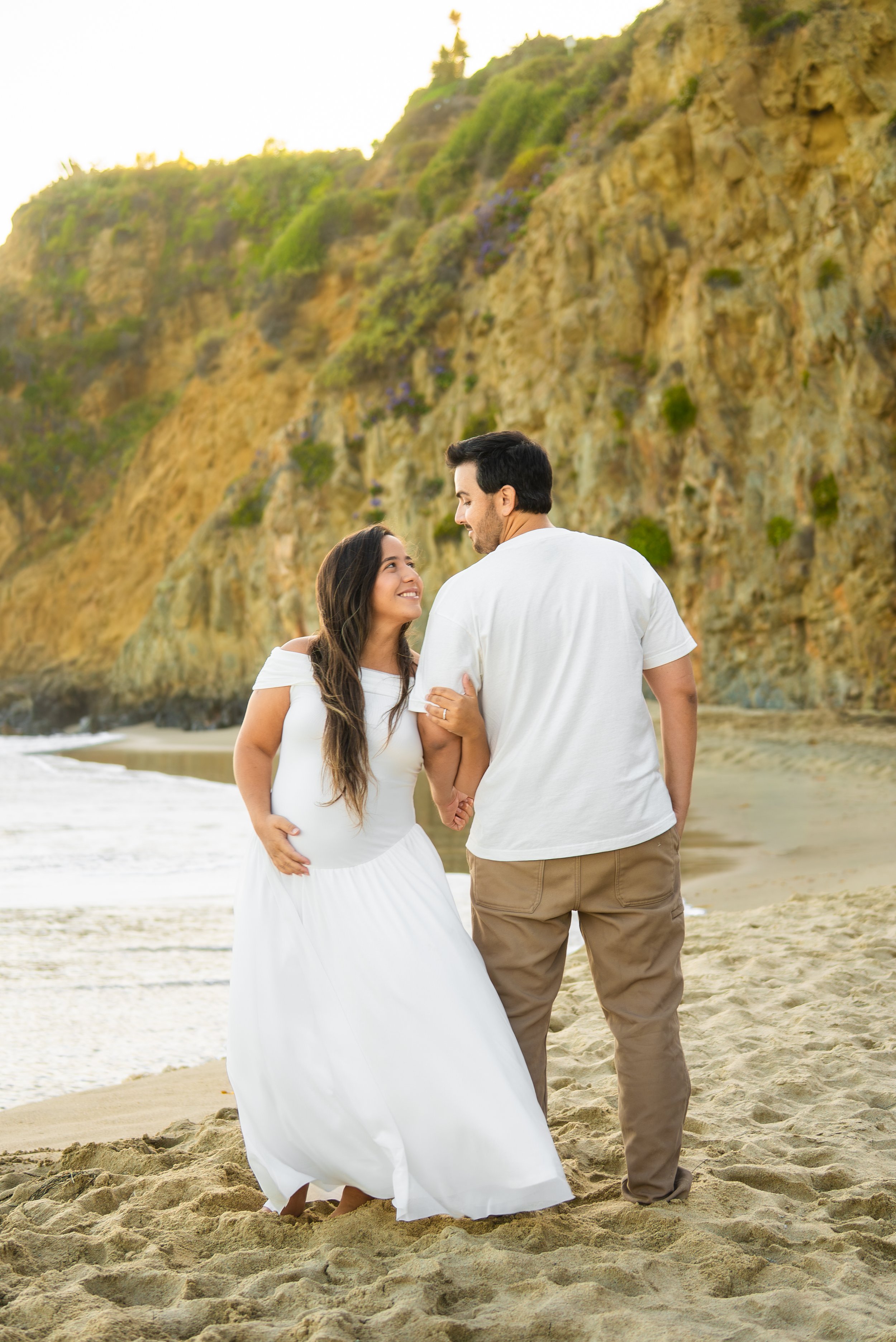crescent-bay-beach-laguna-beach-ca-maternity-session-walking.jpg