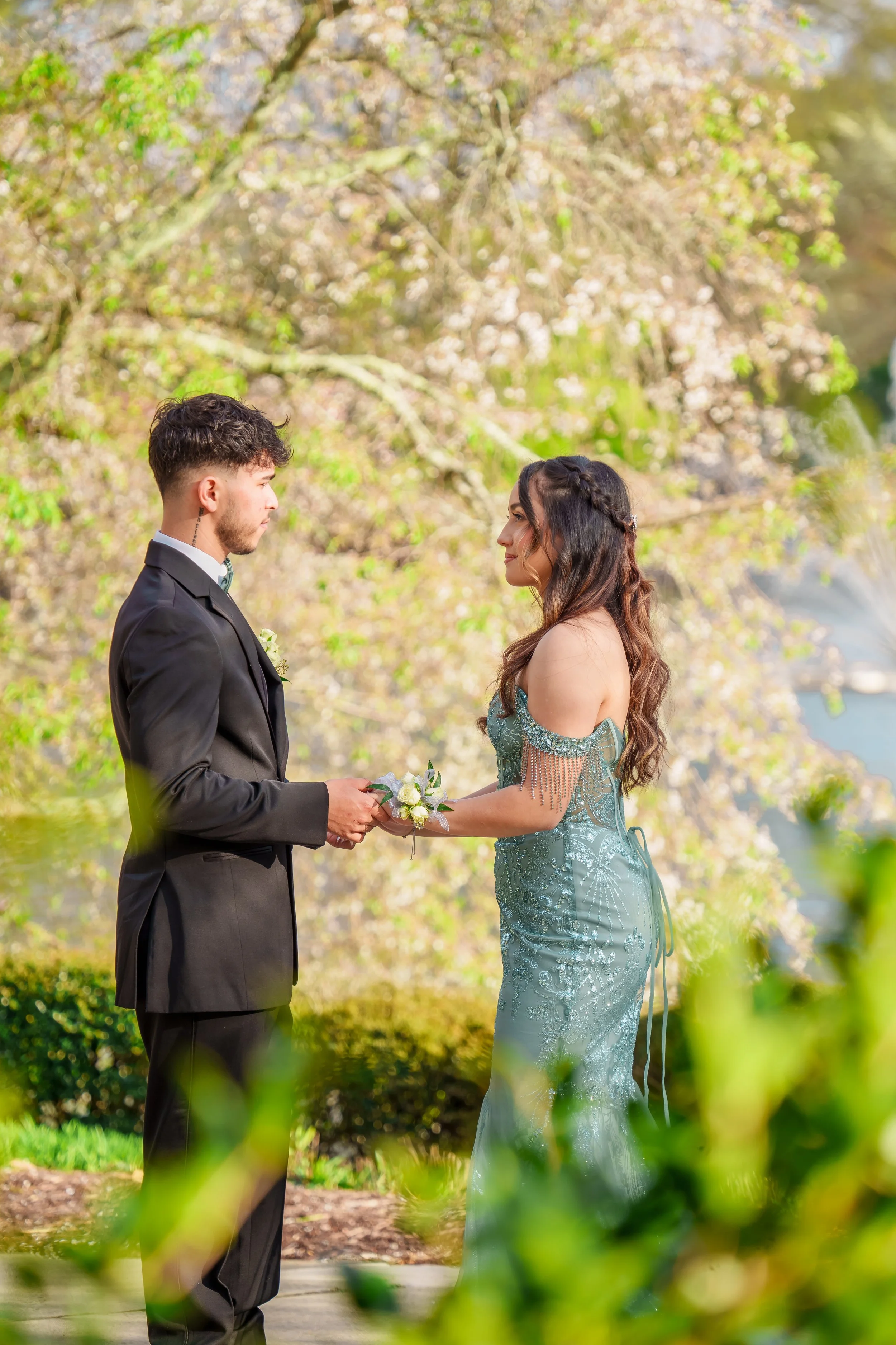 pullen-park-raleigh-nc-prom-photography-walking-away-kzk-visuals.jpg