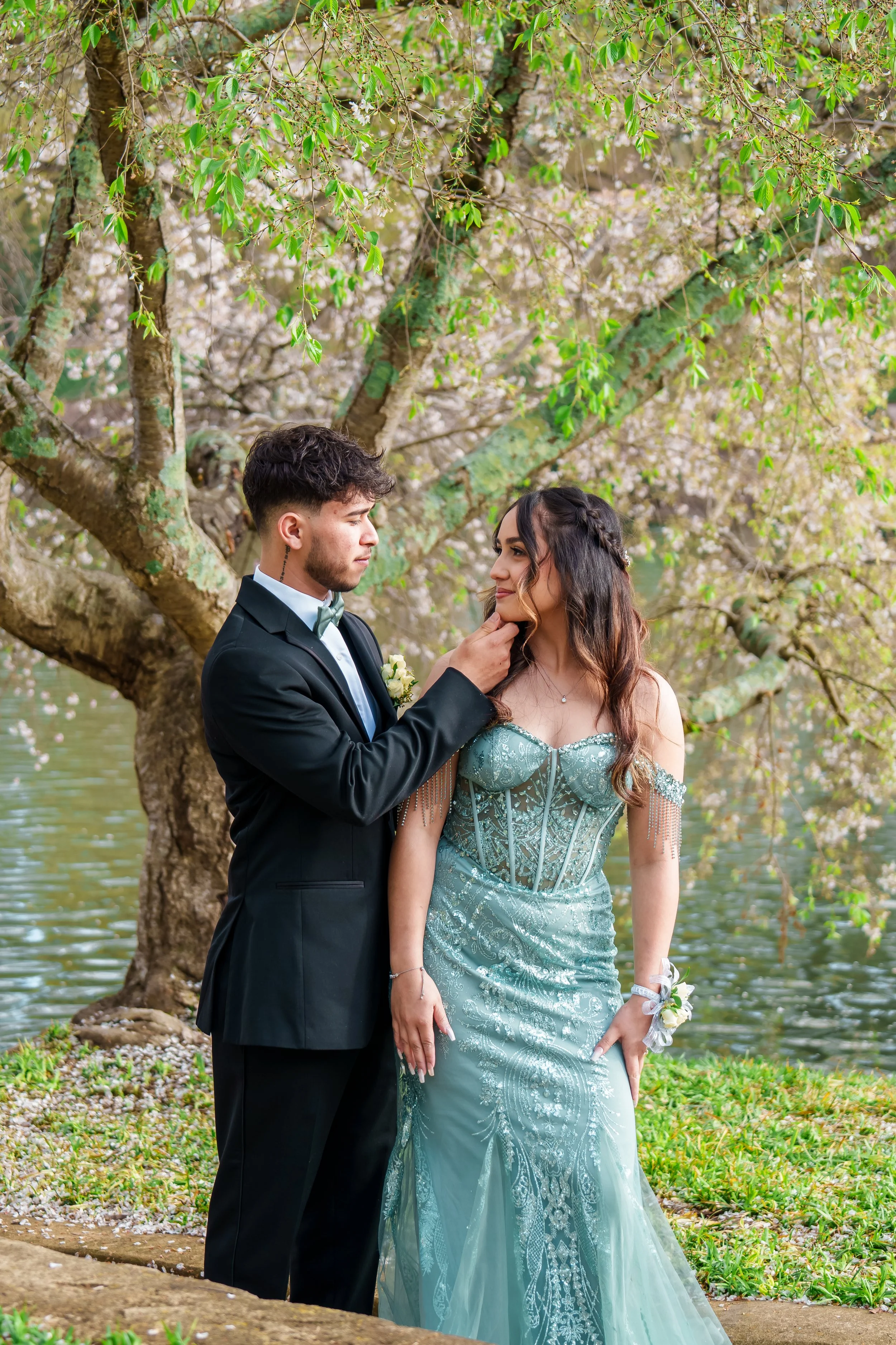 pullen-park-raleigh-nc-prom-photography-romantic-closeup-kzk-visuals.jpg