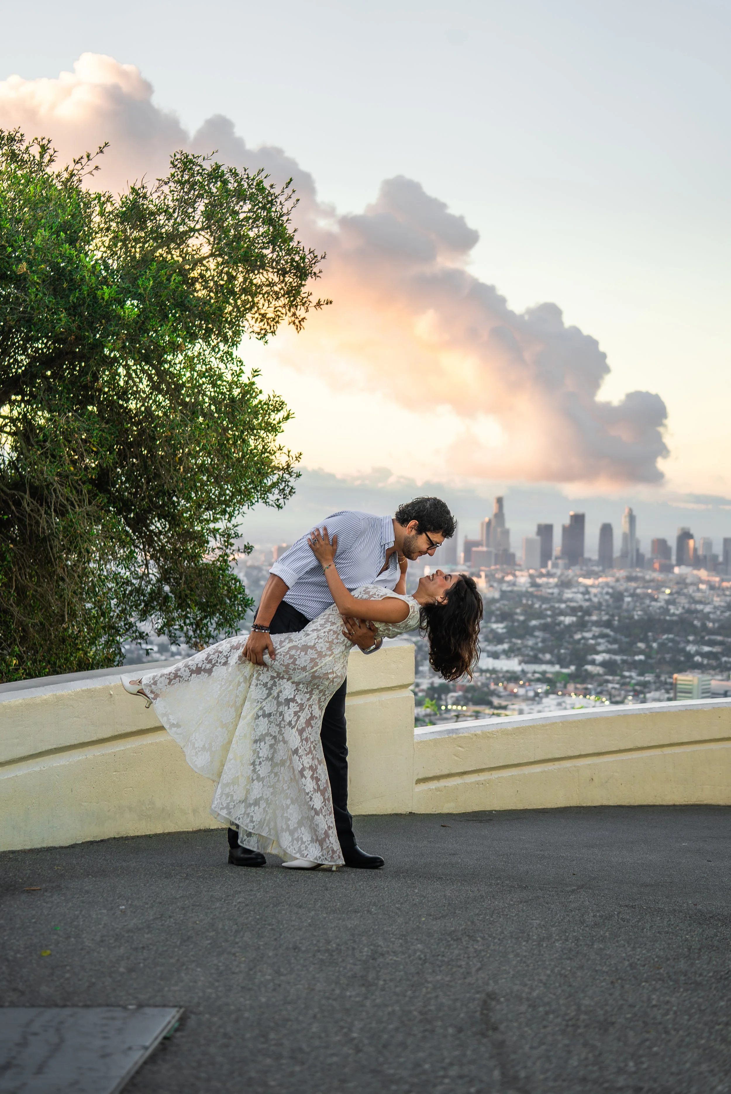 griffith-observatory-los-angeles-couples-session-overlook-dip.jpg
