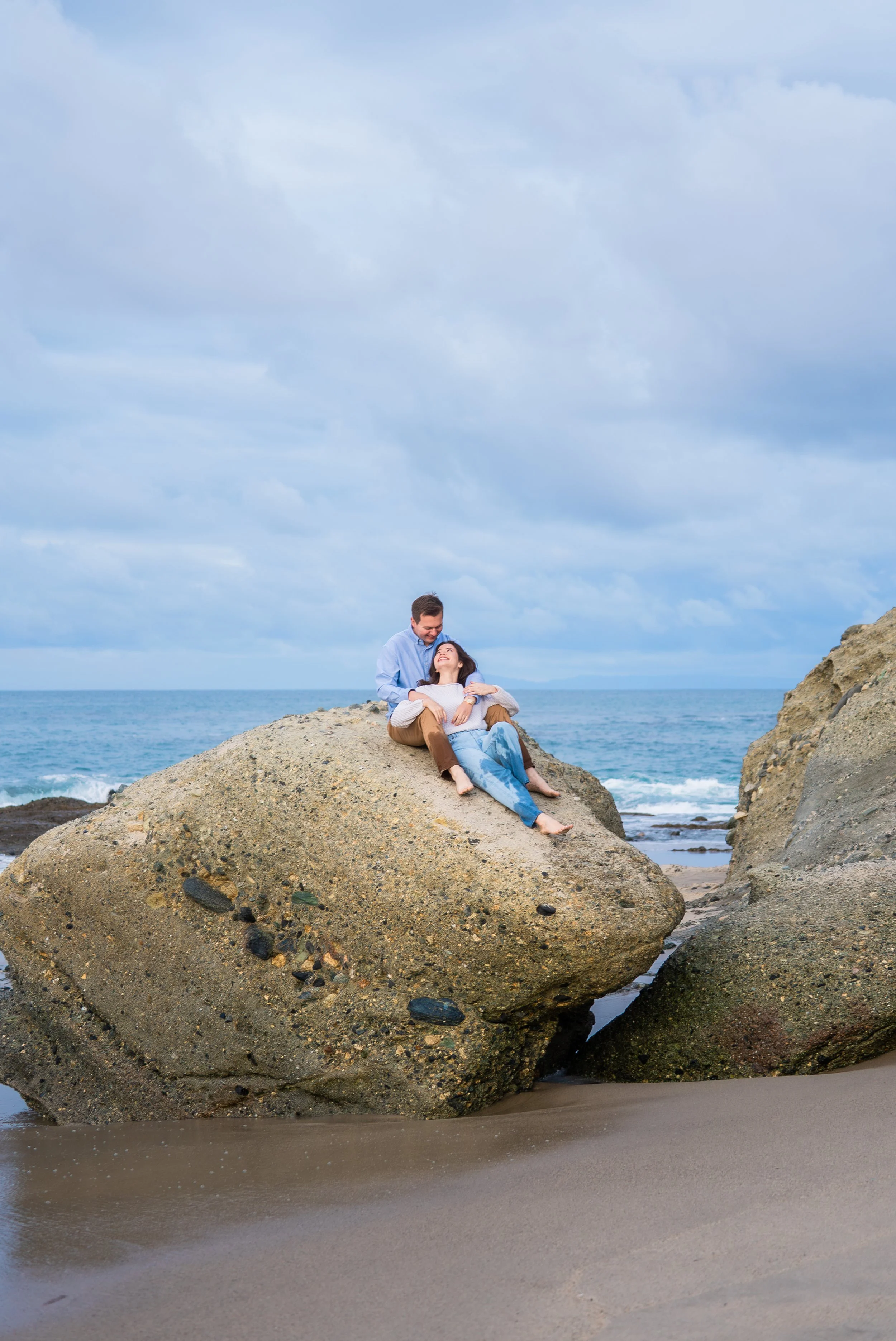 laguna-beach-couples-photographer-rock-overlook.jpg