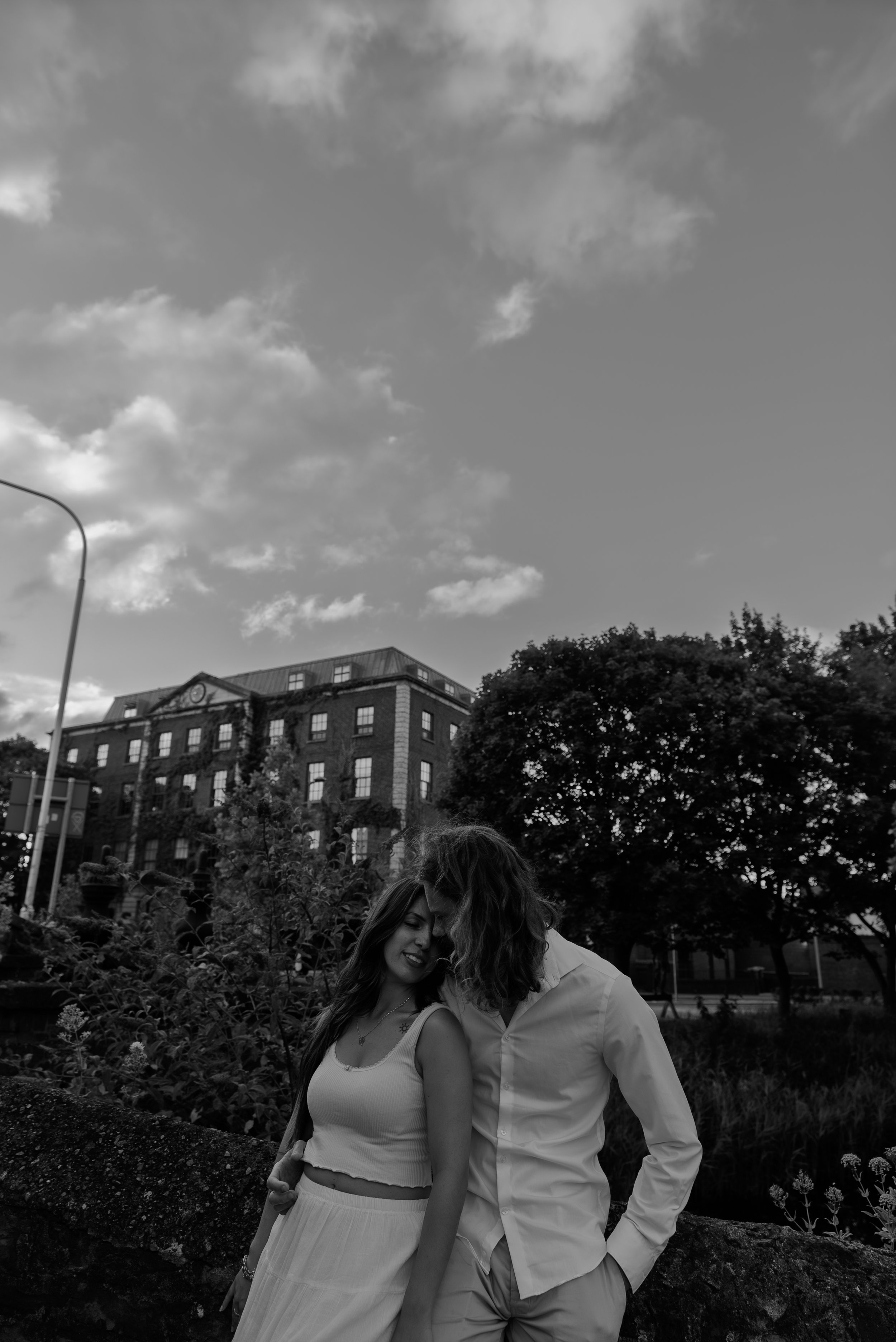 dublin-ireland-couples-photographer-black-and-white-garden.jpg
