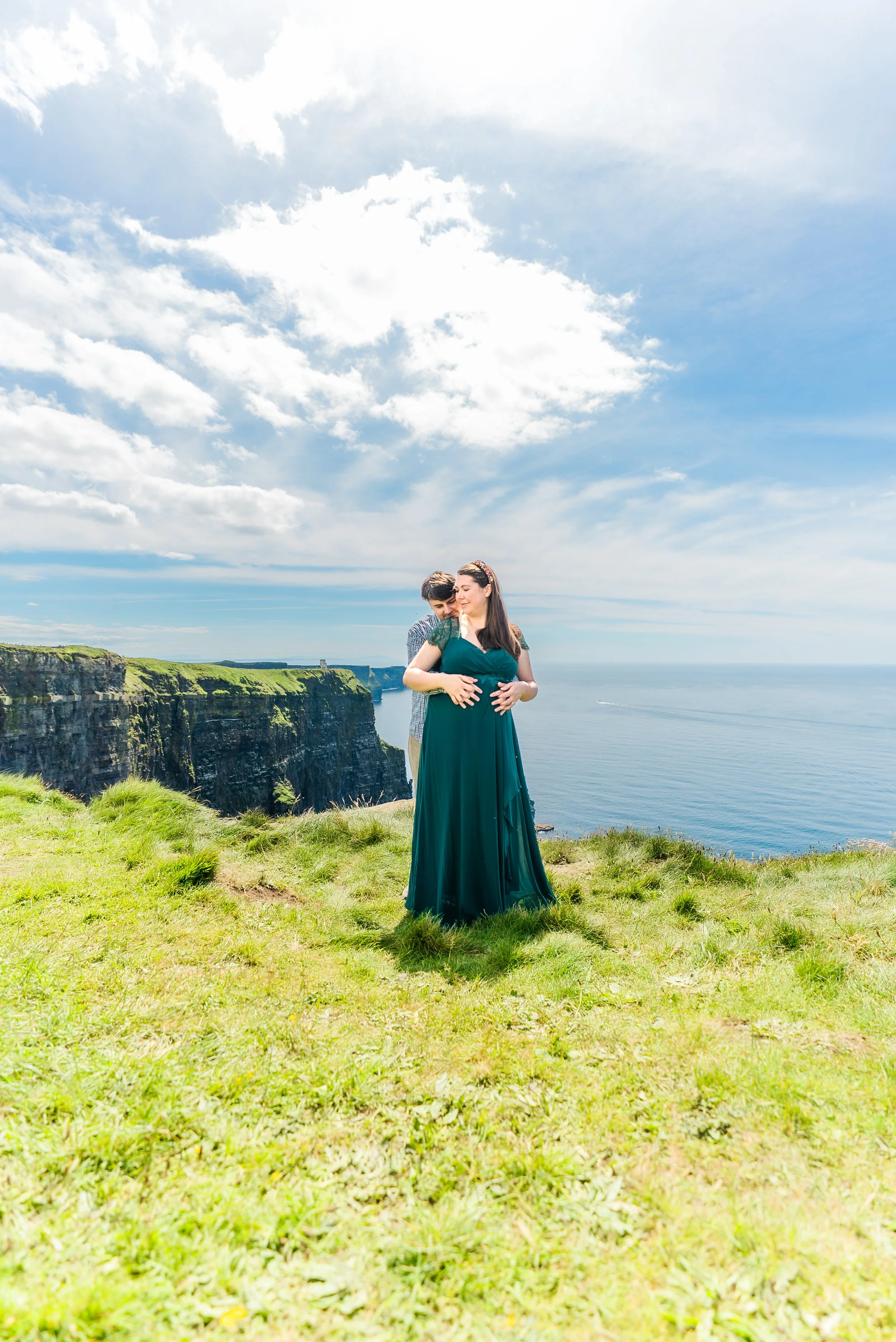 cliffs-of-moher-county-clare-ireland-maternity-session-hug.jpg