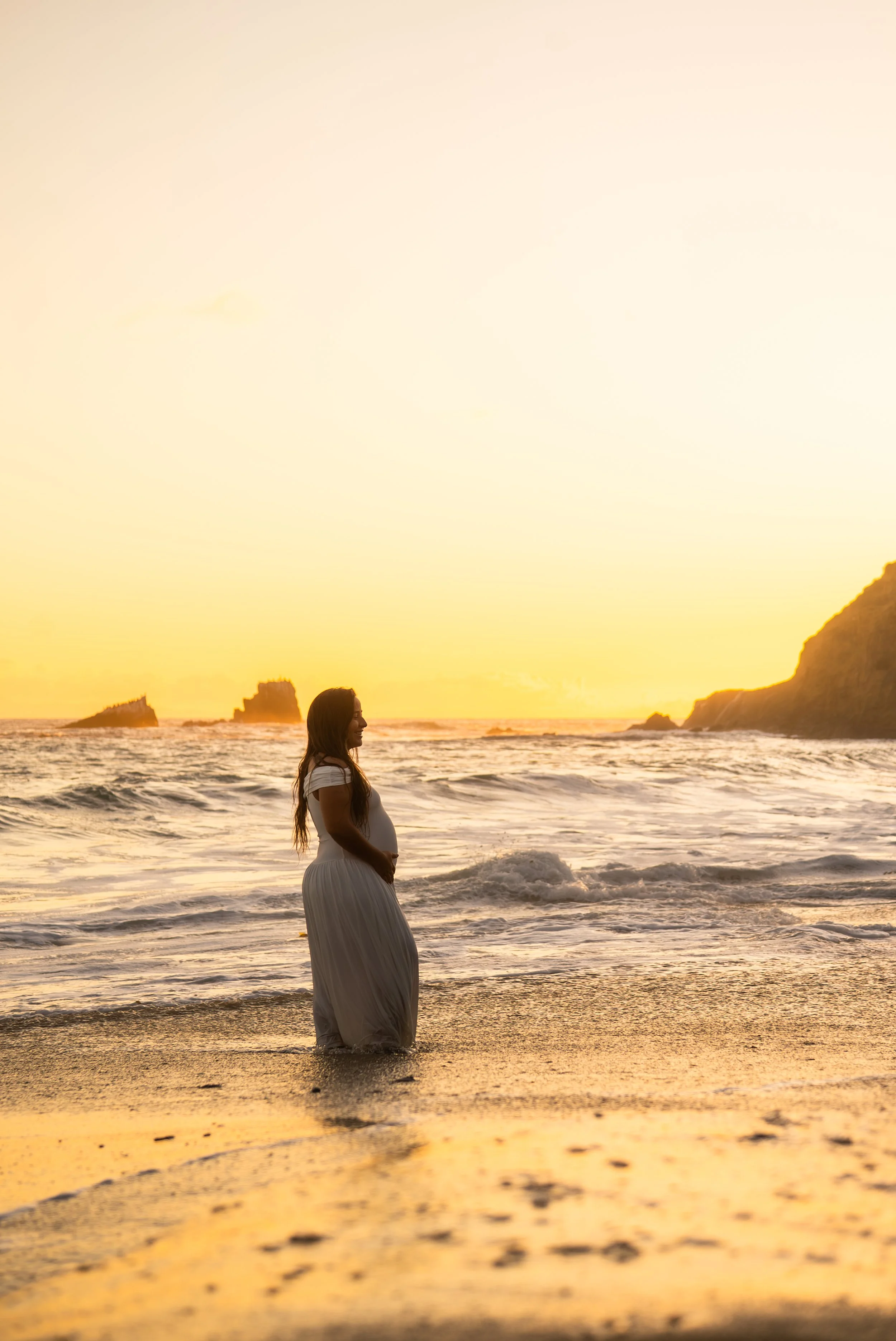 crescent-bay-beach-laguna-beach-ca-maternity-session-waterline-wide.jpg