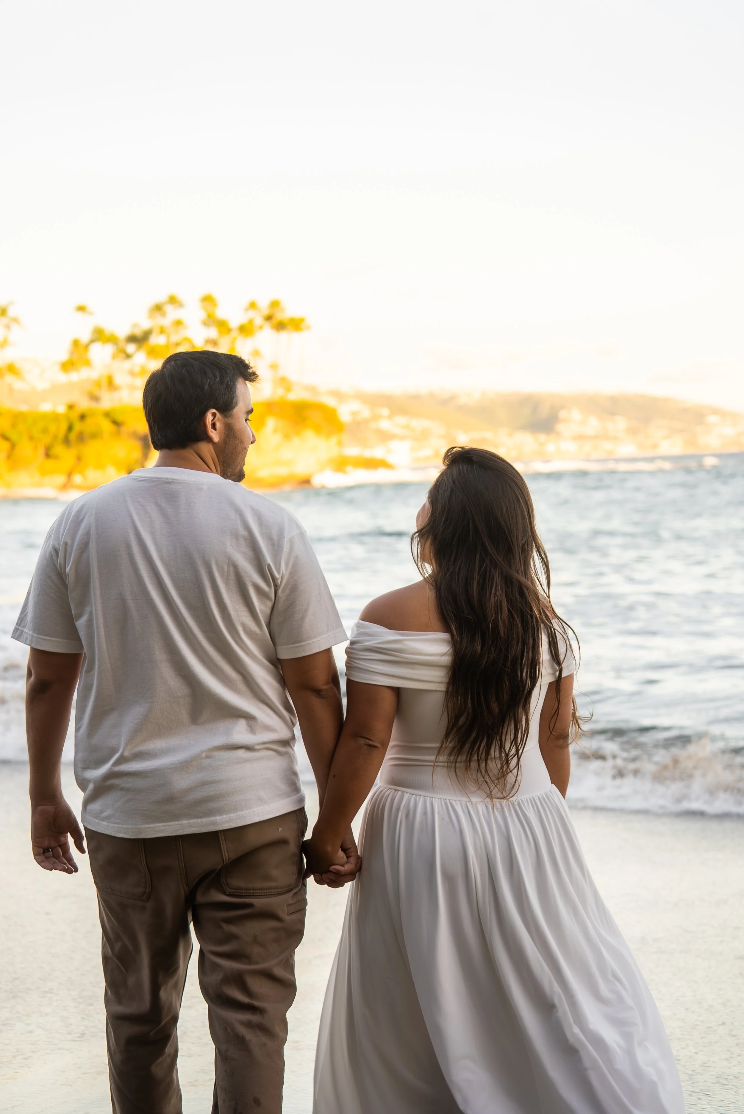 crescent-bay-beach-laguna-beach-ca-maternity-session-back-view-water.jpg