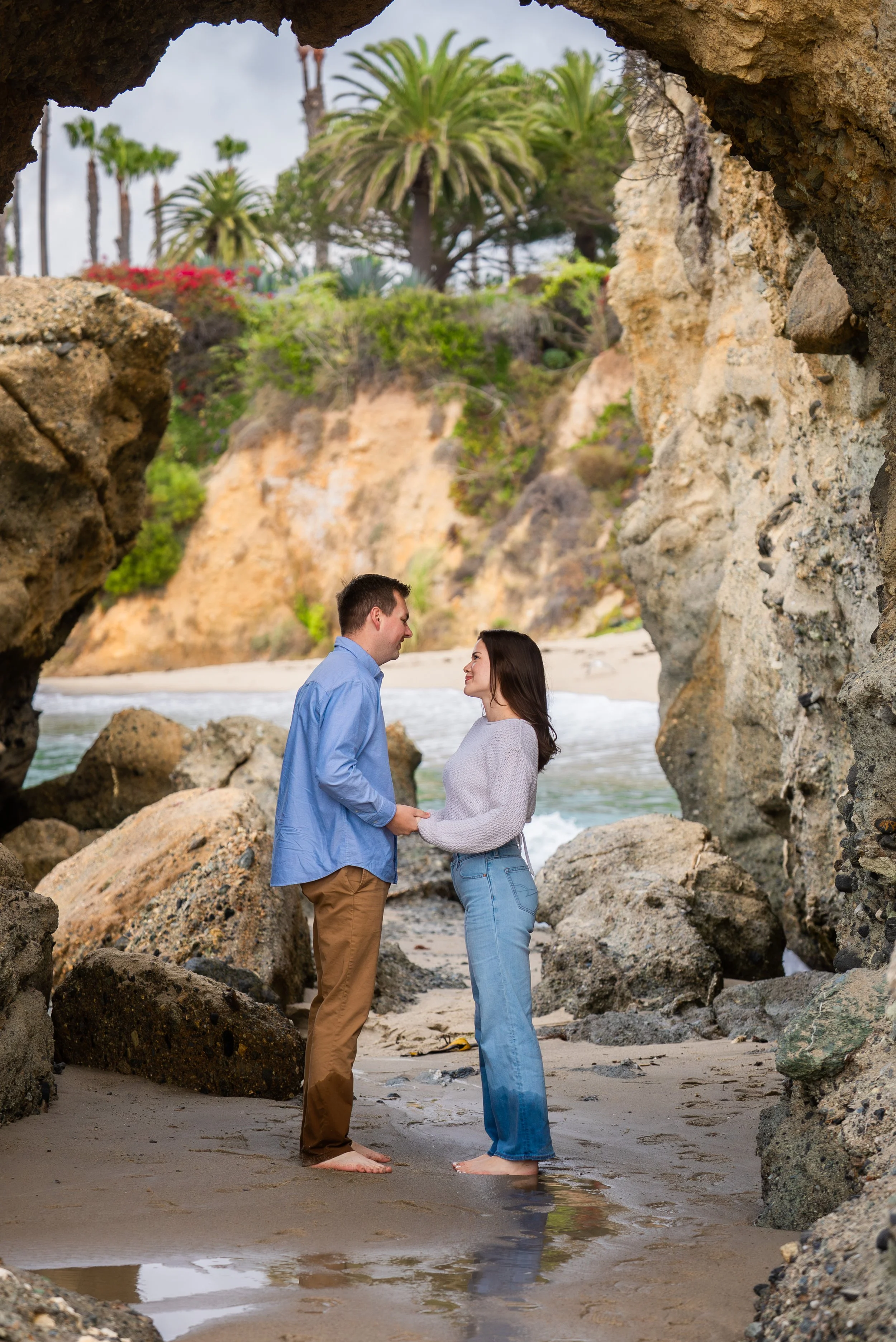 laguna-beach-couples-photographer-sea-cave-walk.jpg