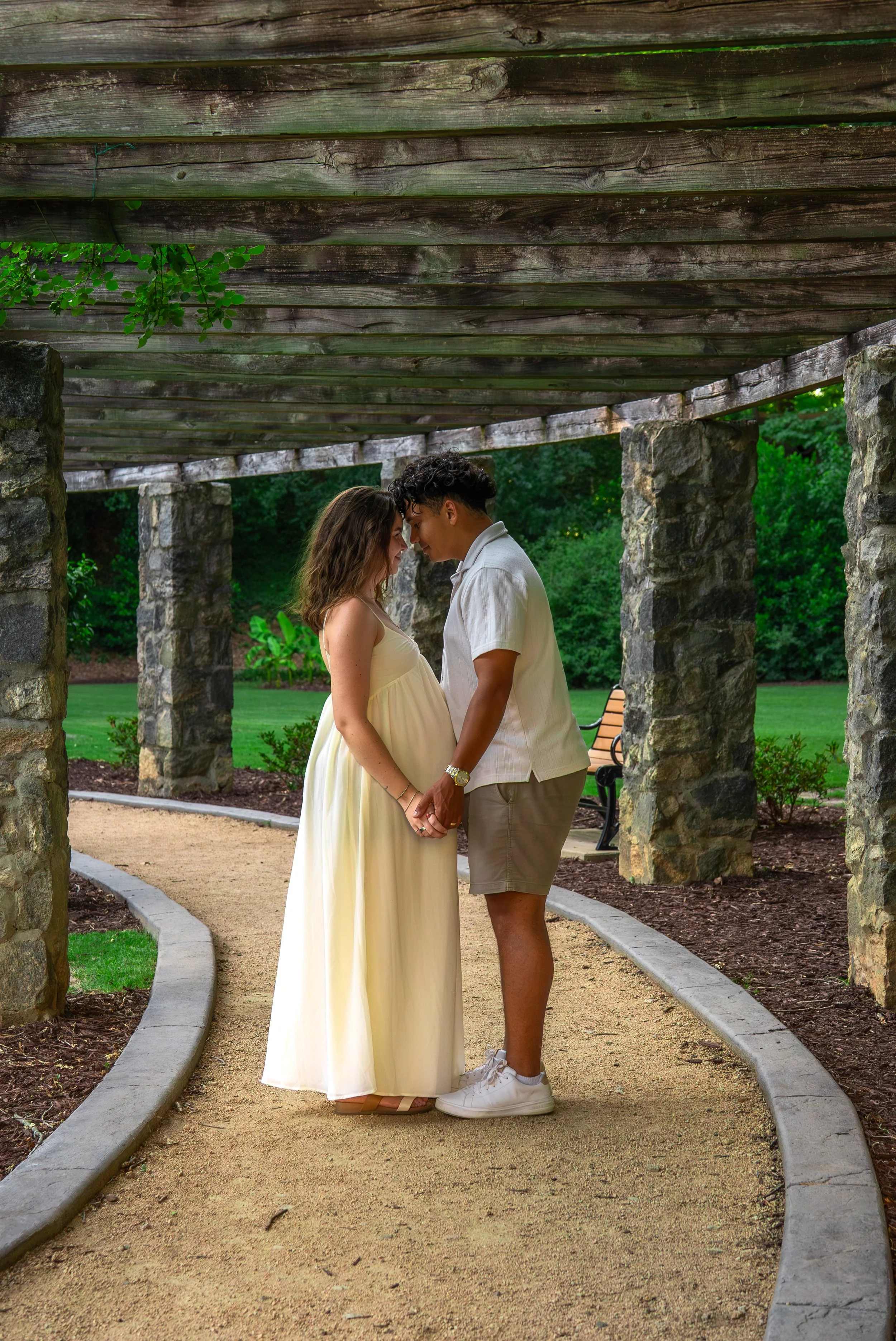 raleigh-rose-garden-raleigh-nc-maternity-session-pergola-kiss.jpg