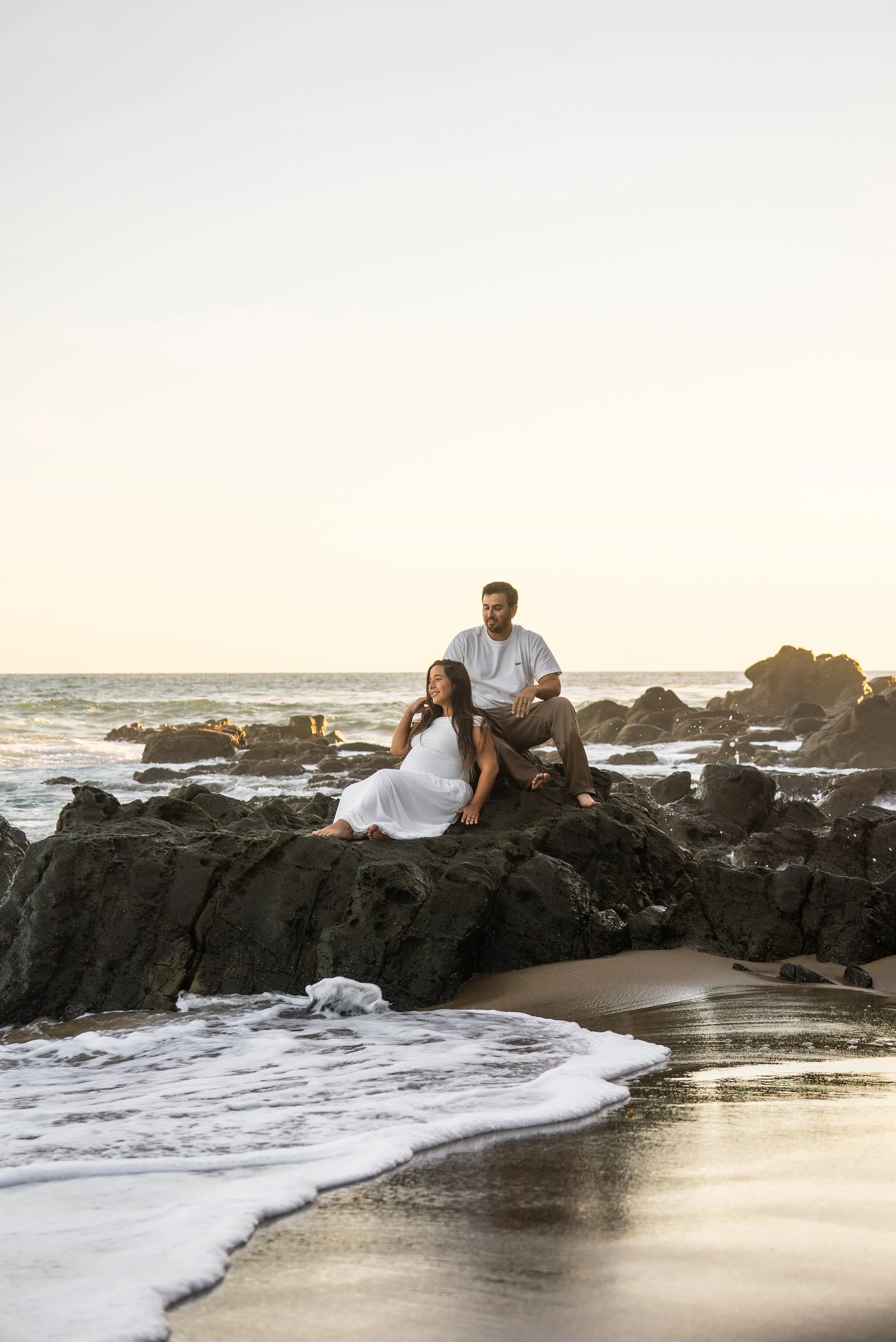 crescent-bay-beach-laguna-beach-ca-maternity-session-rocks-sitting.jpg