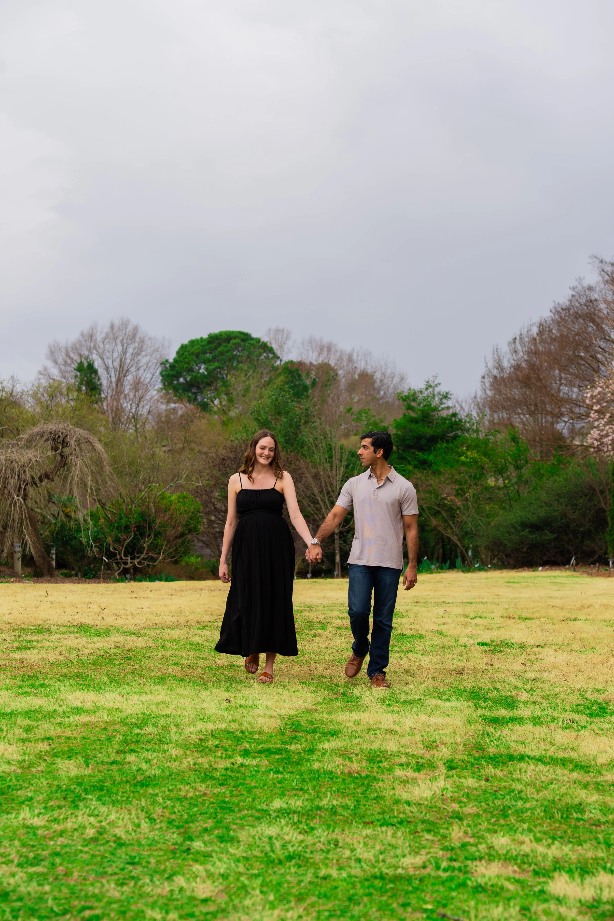 jc-raulston-arboretum-raleigh-nc-maternity-session-walking-field.jpg