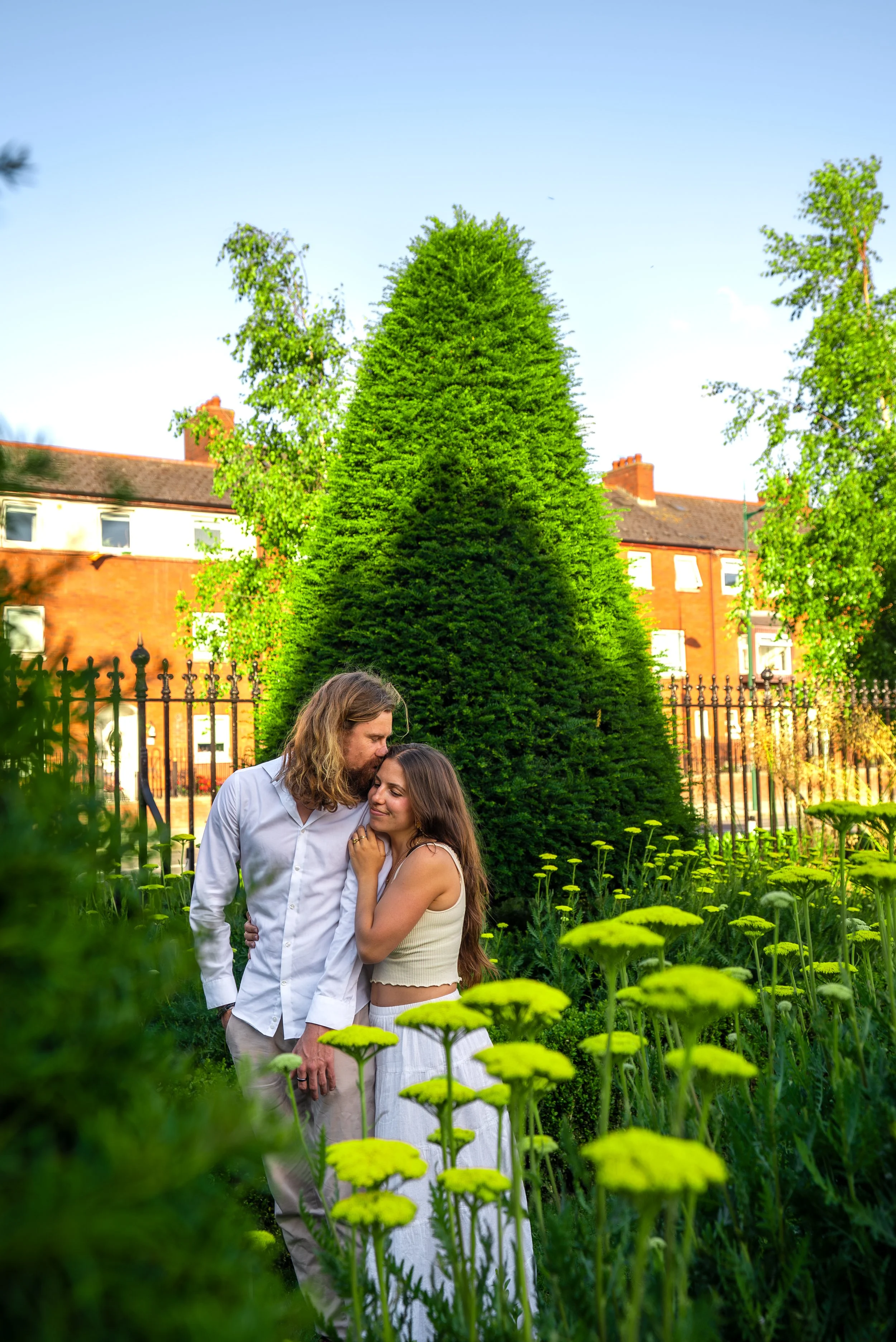 dublin-ireland-couples-photographer-garden-close-embrace.jpg