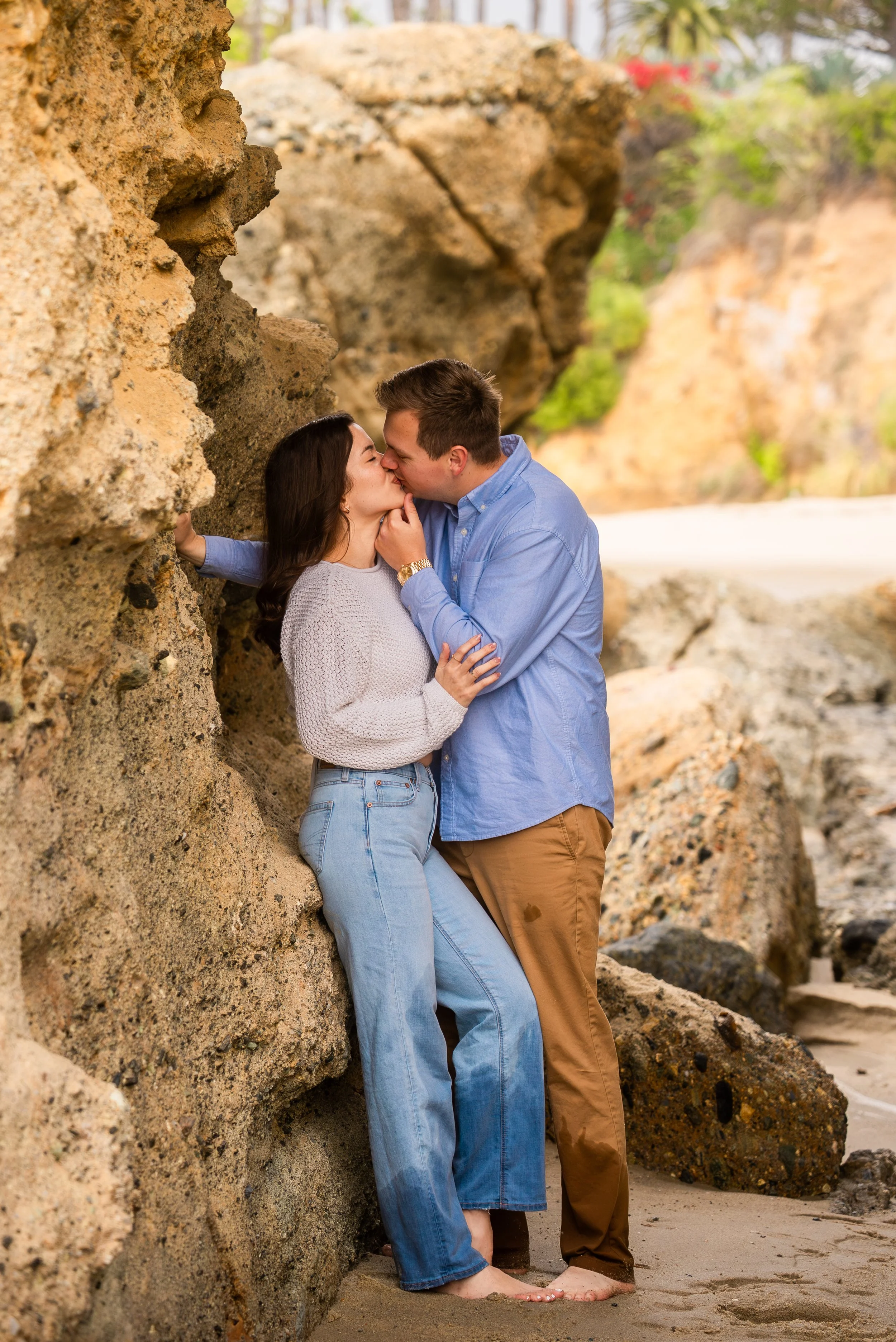 laguna-beach-couples-photographer-rock-wall-kiss.jpg