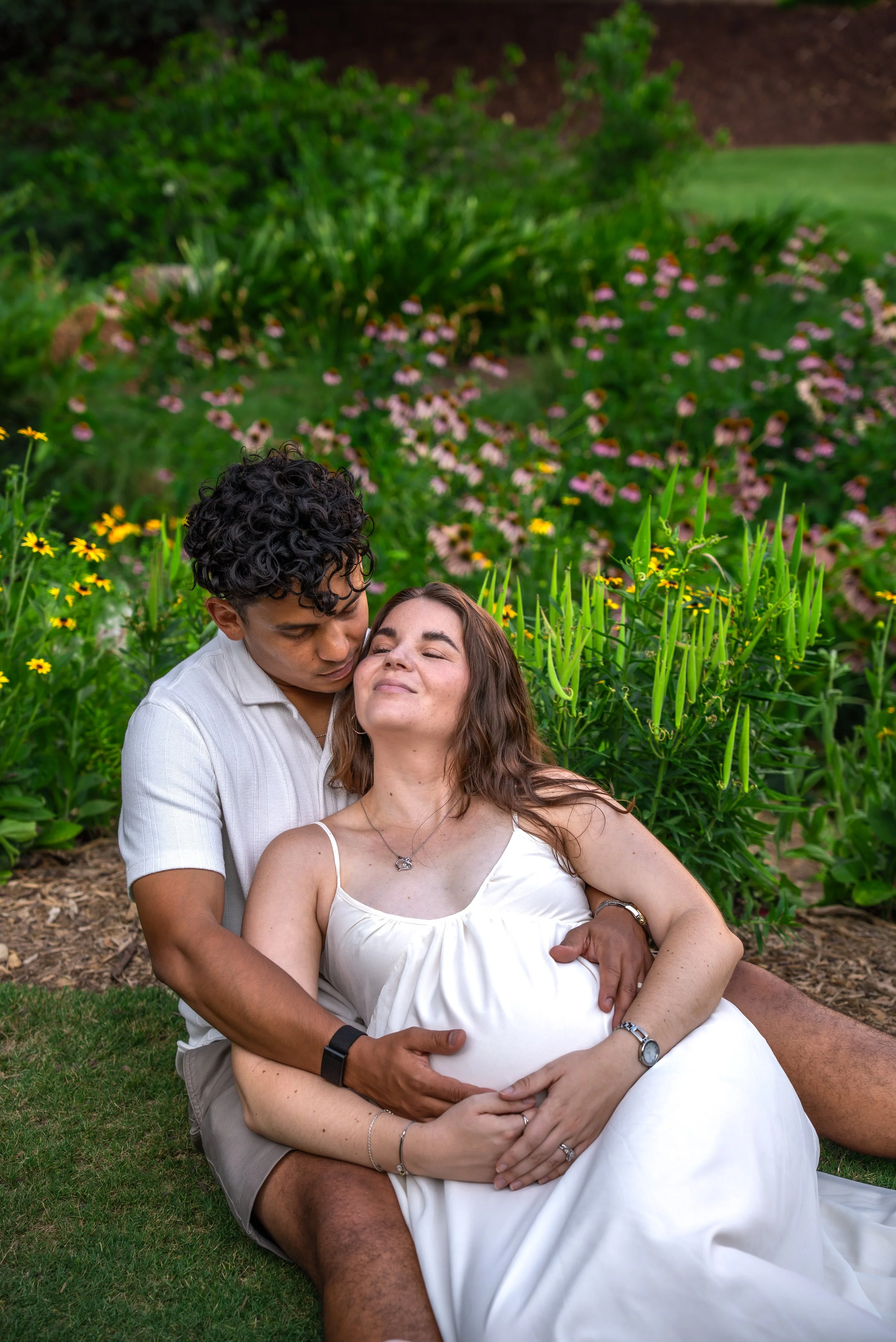 raleigh-rose-garden-raleigh-nc-maternity-session-relaxed-couple.jpg