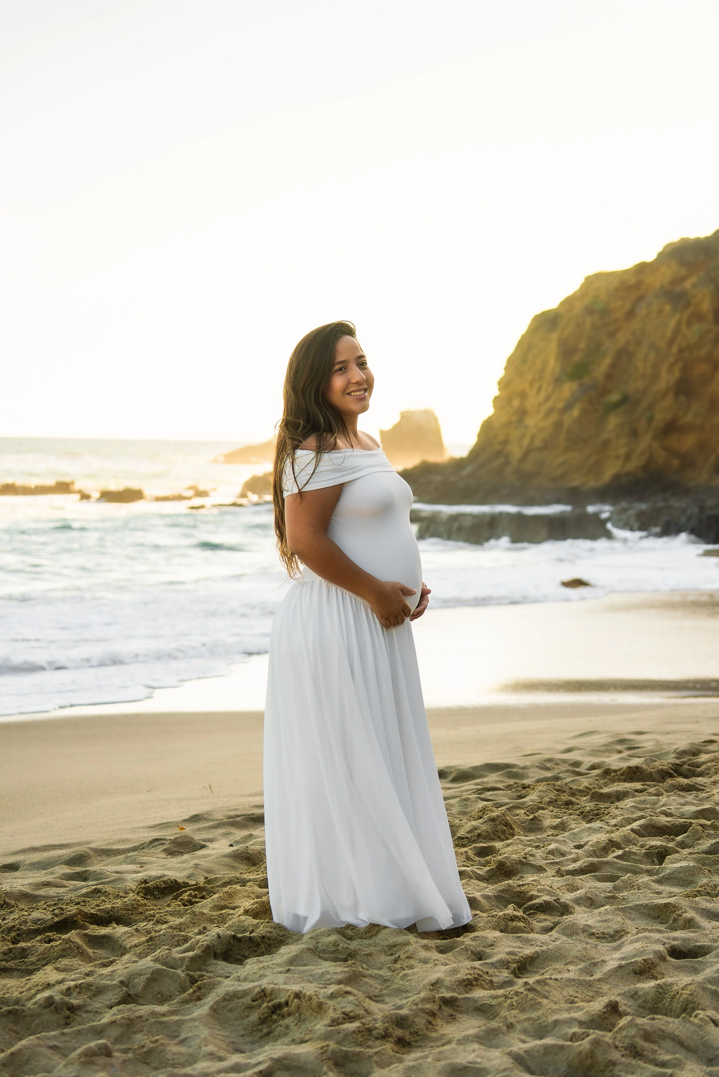 crescent-bay-beach-laguna-beach-ca-maternity-session-maternity-portrait.jpg