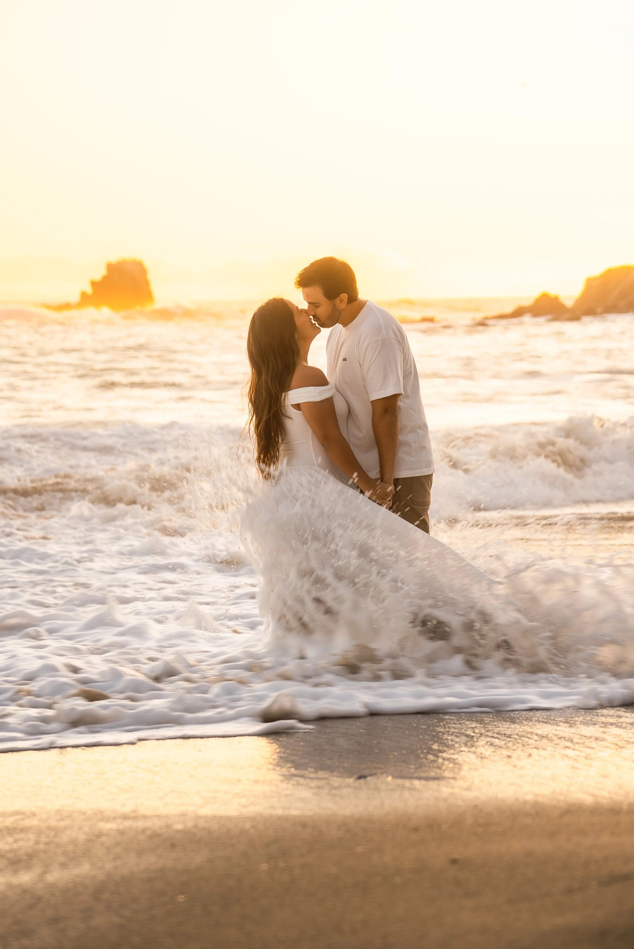 crescent-bay-beach-laguna-beach-ca-maternity-session-ocean-kiss-wide.jpg