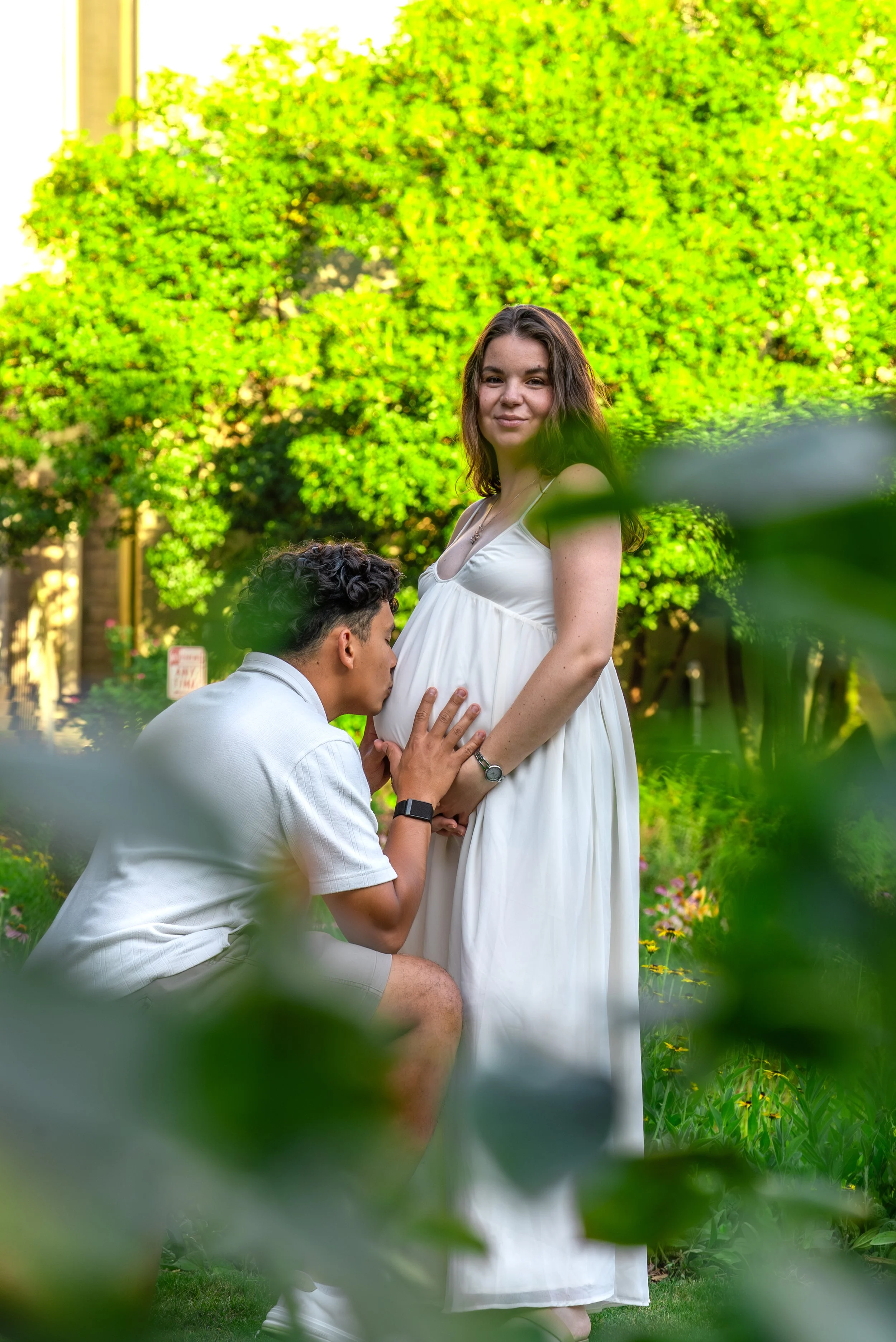 raleigh-rose-garden-raleigh-nc-maternity-session-baby-bump-kiss.jpg