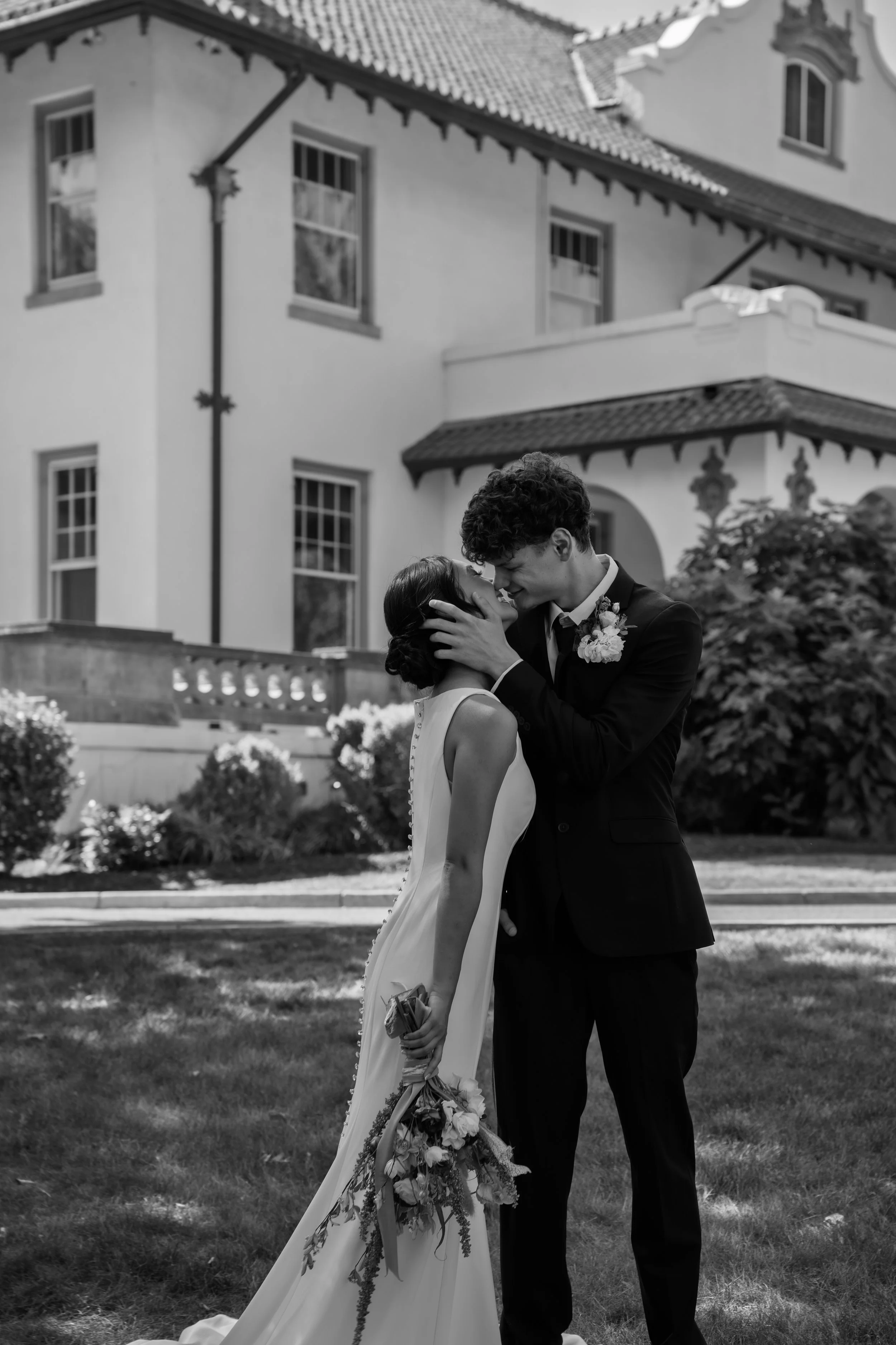 hill-house-durham-nc-wedding-black-and-white-estate-kiss.jpg