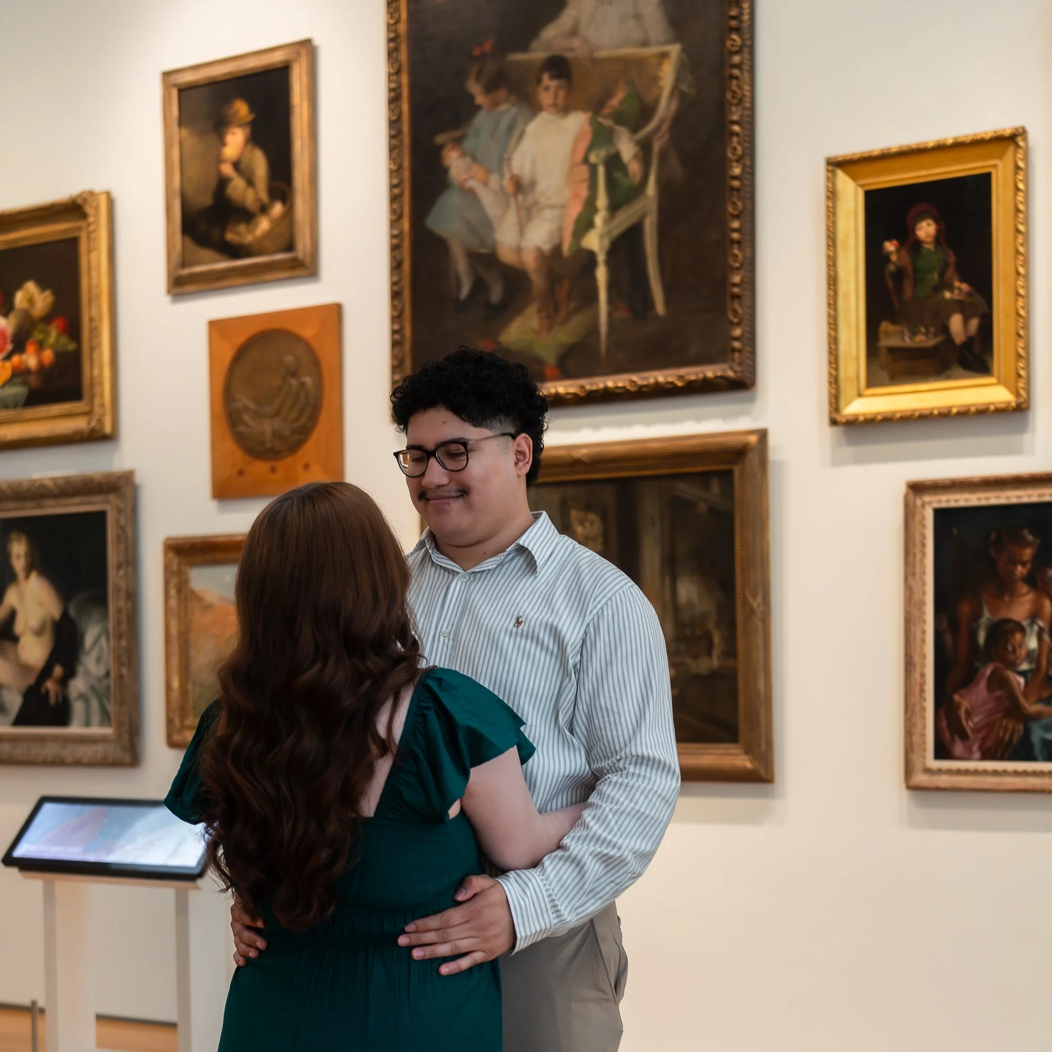 nc-museum-of-art-raleigh-nc-engagement-session-embracing-art-gallery.jpg