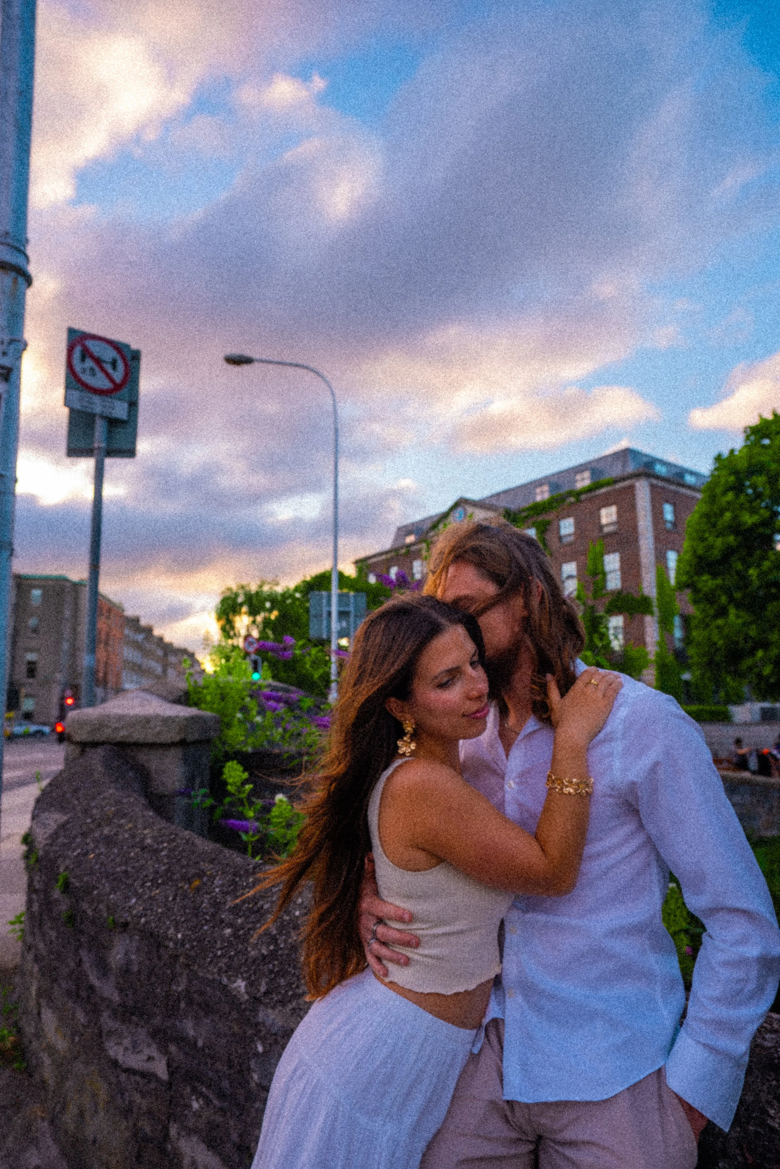 dublin-ireland-couples-photographer-sunset-city-embrace.jpg