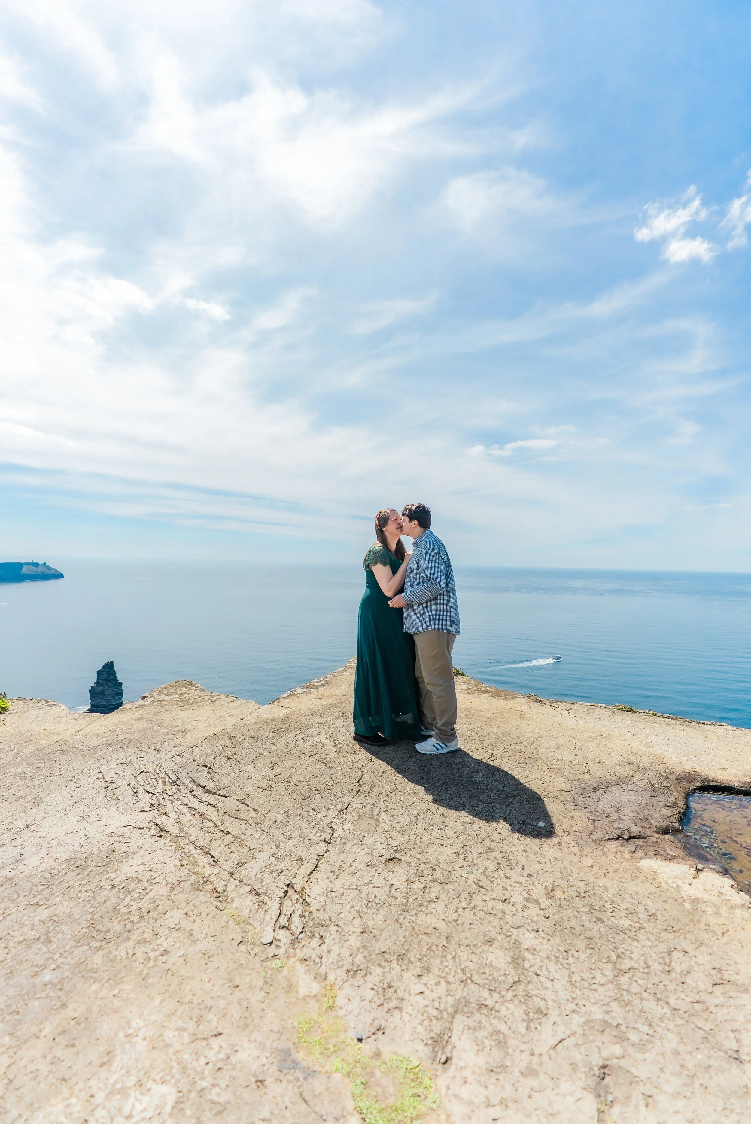 cliffs-of-moher-county-clare-ireland-maternity-session-cliff-edge-portrait.jpg