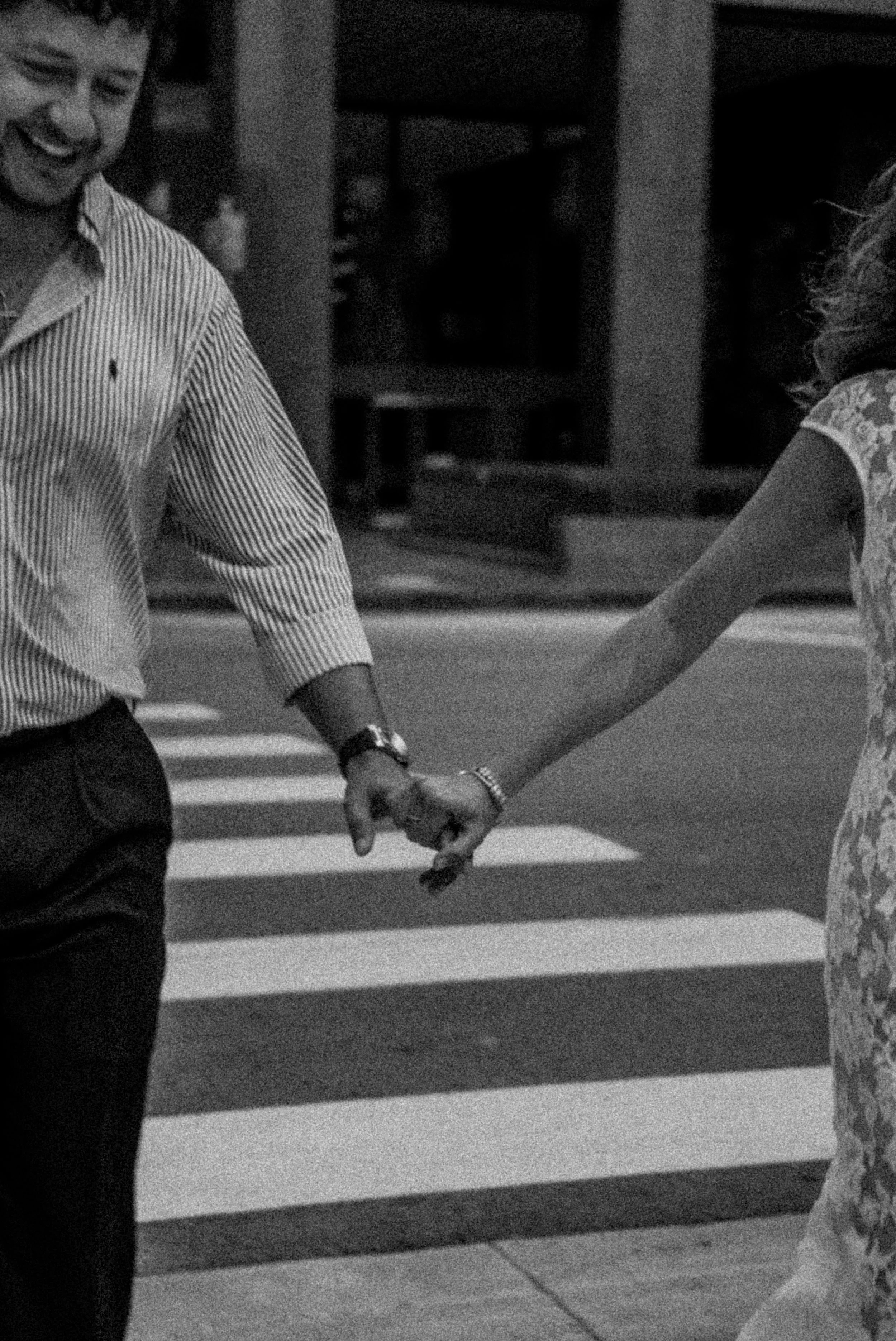 downtown-los-angeles-couples-session-holding-hands-black-and-white.jpg