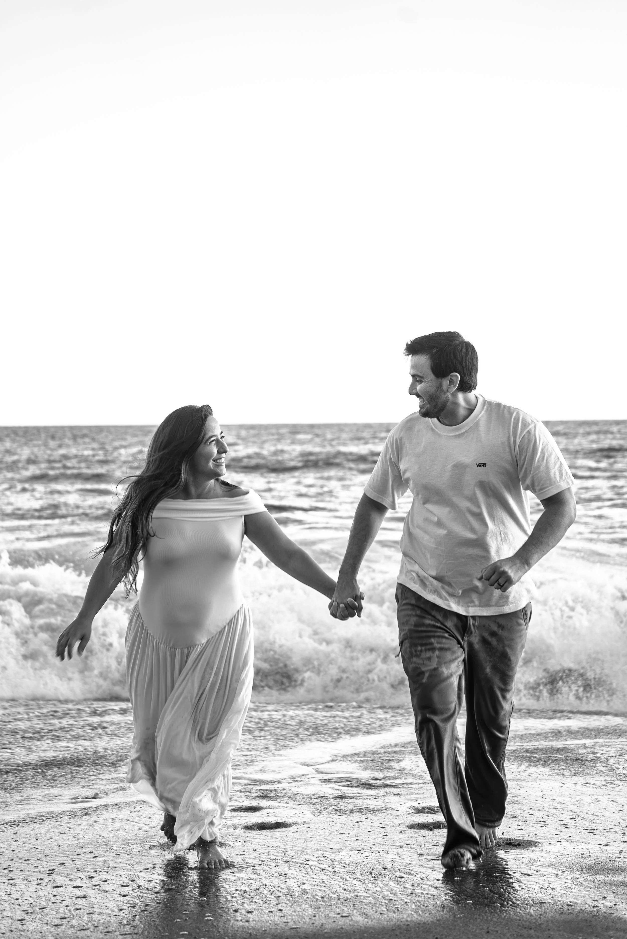 crescent-bay-beach-laguna-beach-ca-maternity-session-black-and-white-running.jpg