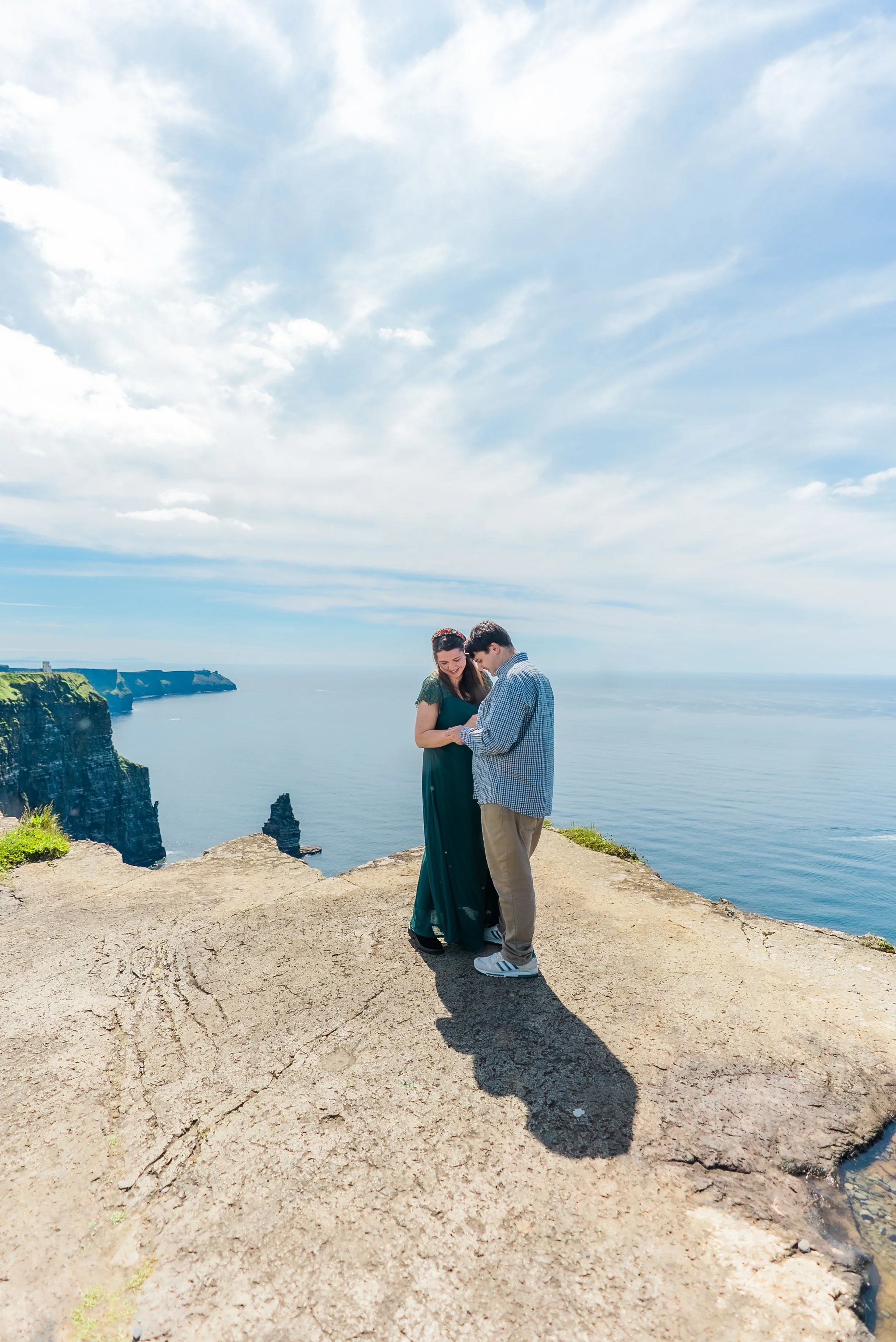 cliffs-of-moher-county-clare-ireland-maternity-session-cliff-edge.jpg