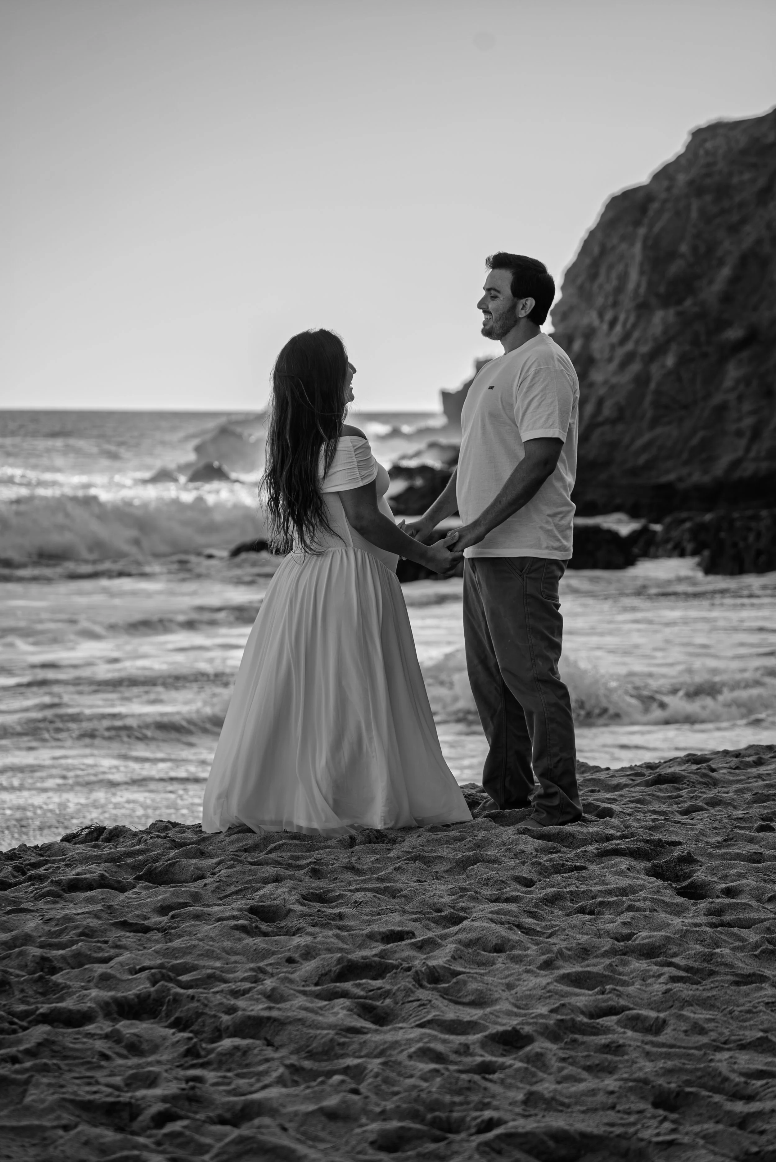 crescent-bay-beach-laguna-beach-ca-maternity-session-black-and-white-standing.jpg