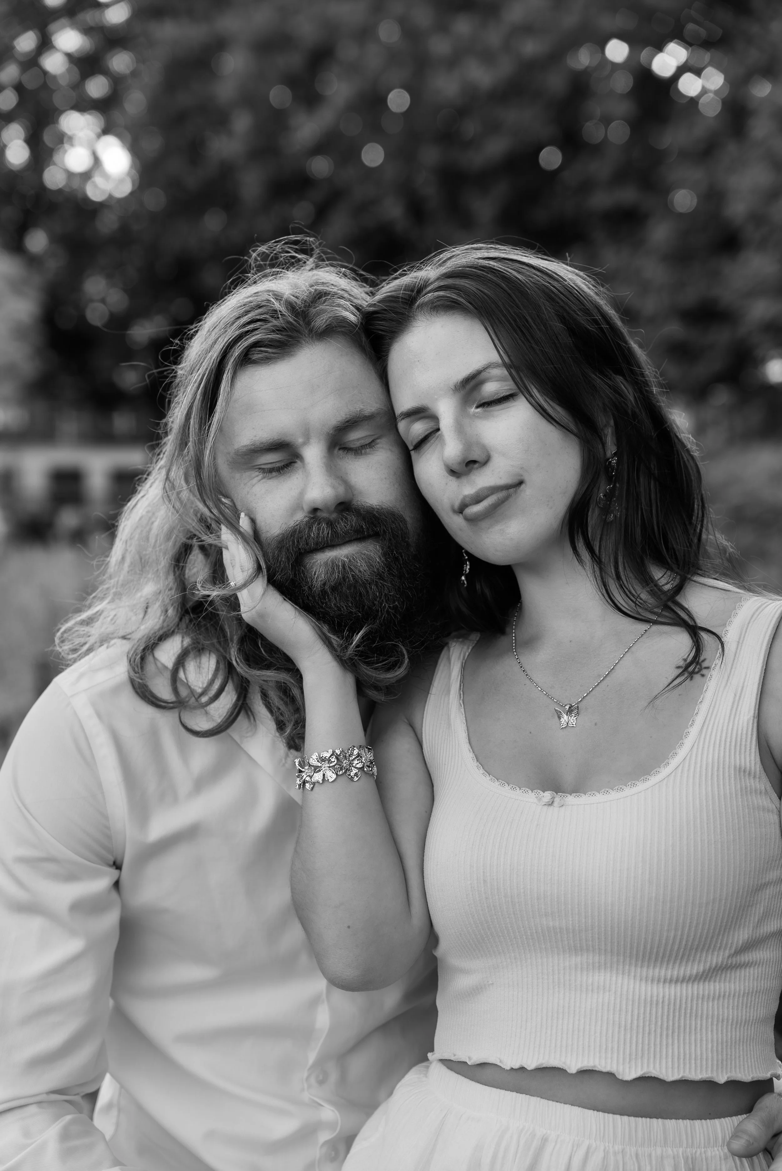 dublin-ireland-couples-photographer-black-and-white-close-up.jpg