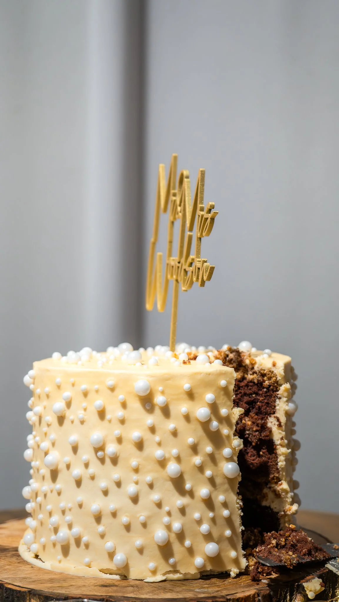 april-john-wedding-cake-closeup-mini-acre-farms-raleigh-nc.jpg