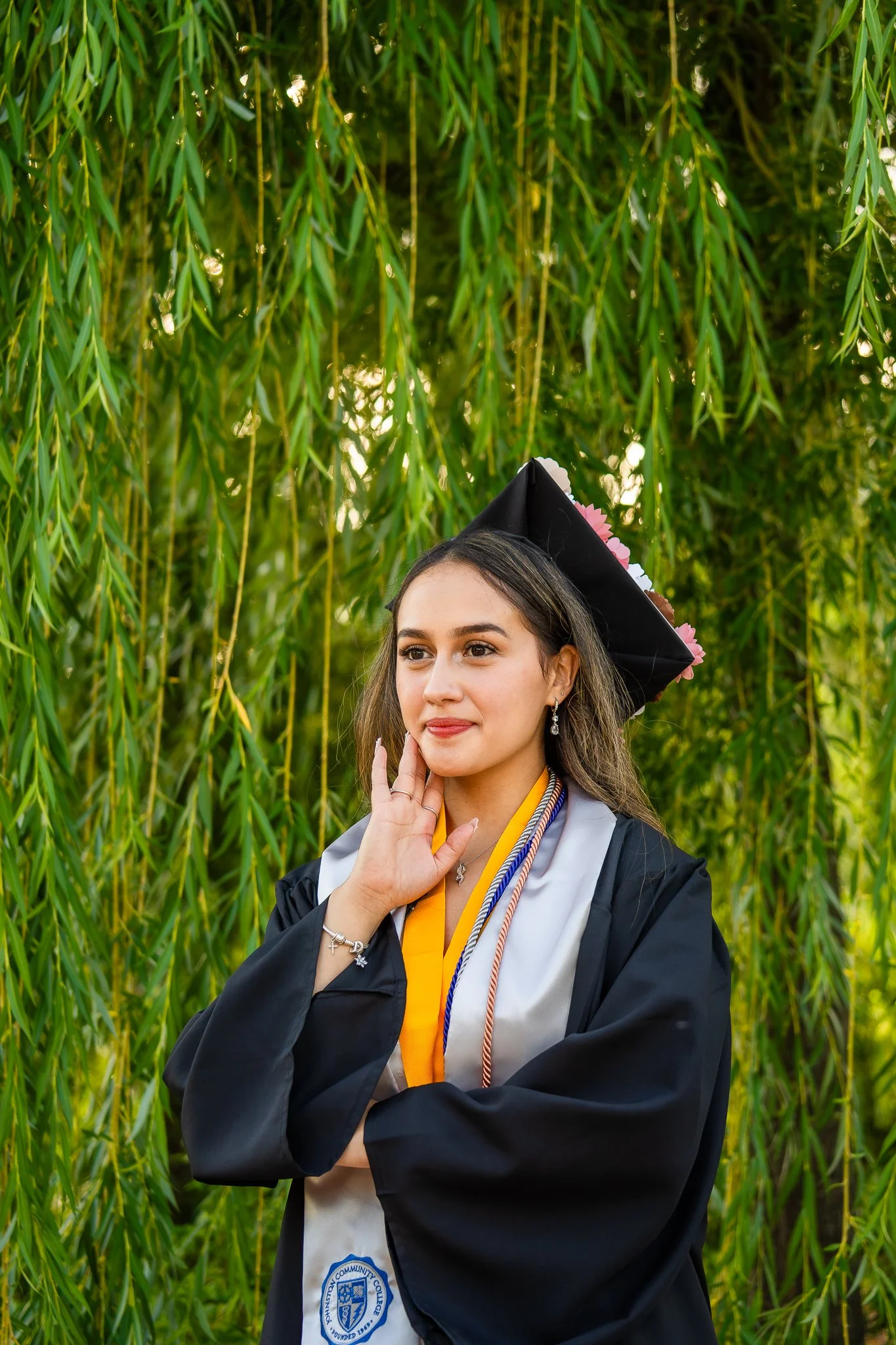 downtown-cary-park-graduation-session-willow-tree-close-up.jpg