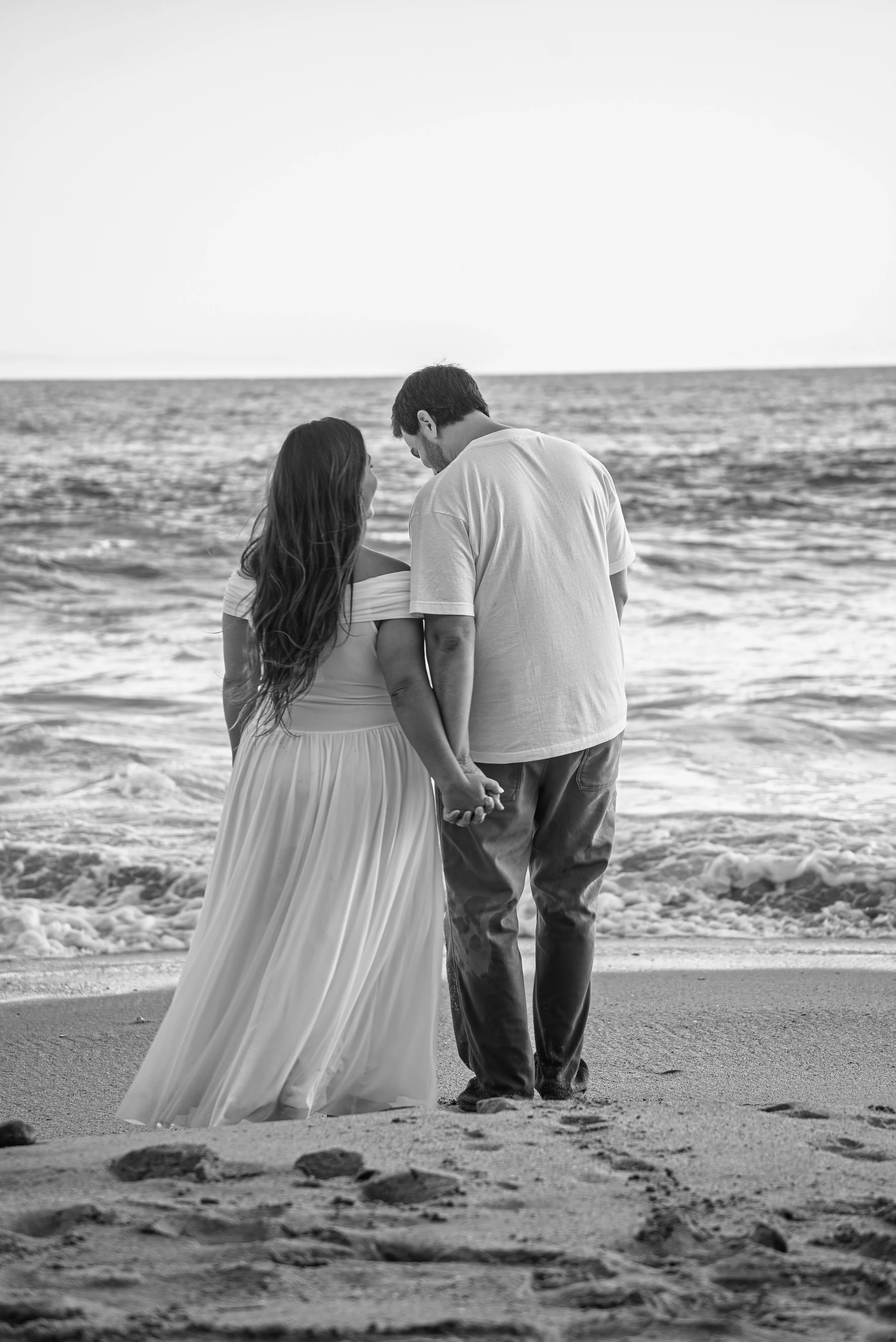 crescent-bay-beach-laguna-beach-ca-maternity-session-black-and-white-waterline.jpg