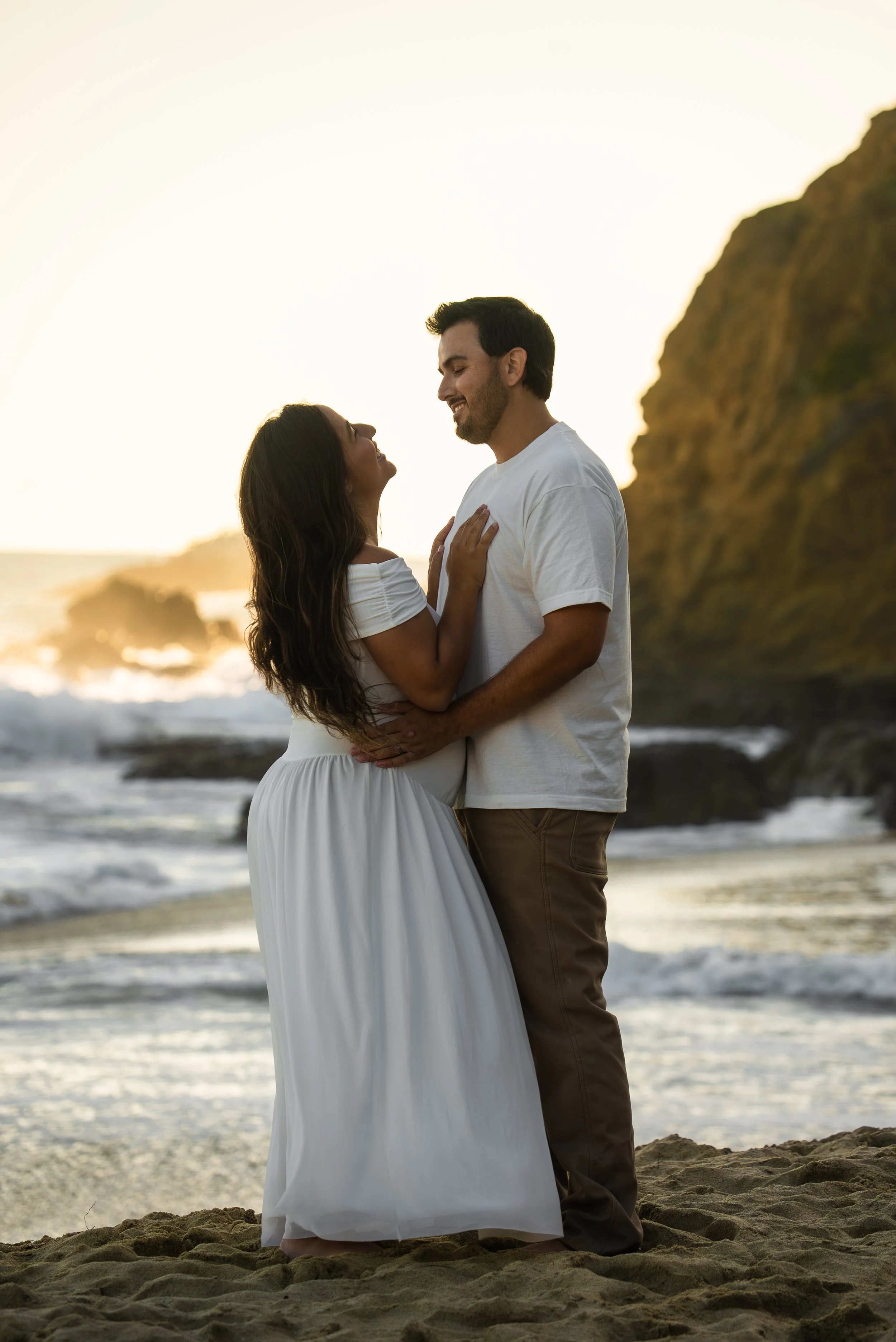 crescent-bay-beach-laguna-beach-ca-maternity-session-beach-embrace.jpg